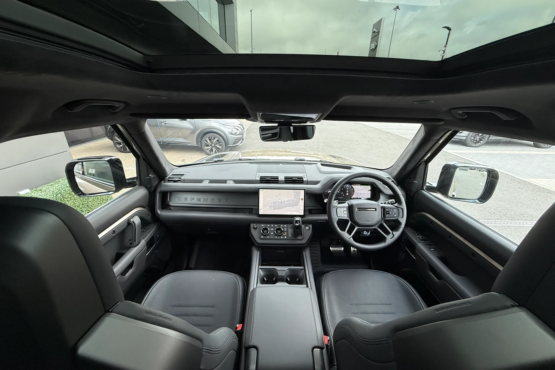 LAND ROVER Defender 110 thumbnail image number 3
