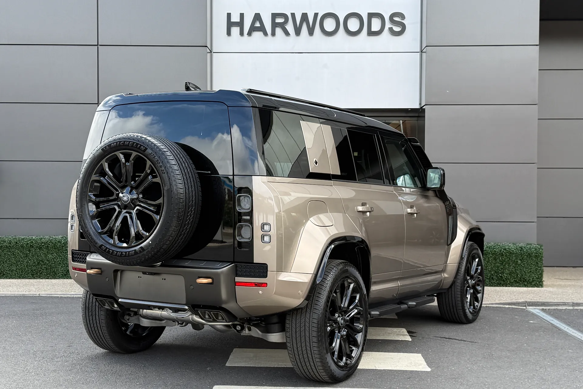 LAND ROVER Defender 110 thumbnail image number 13