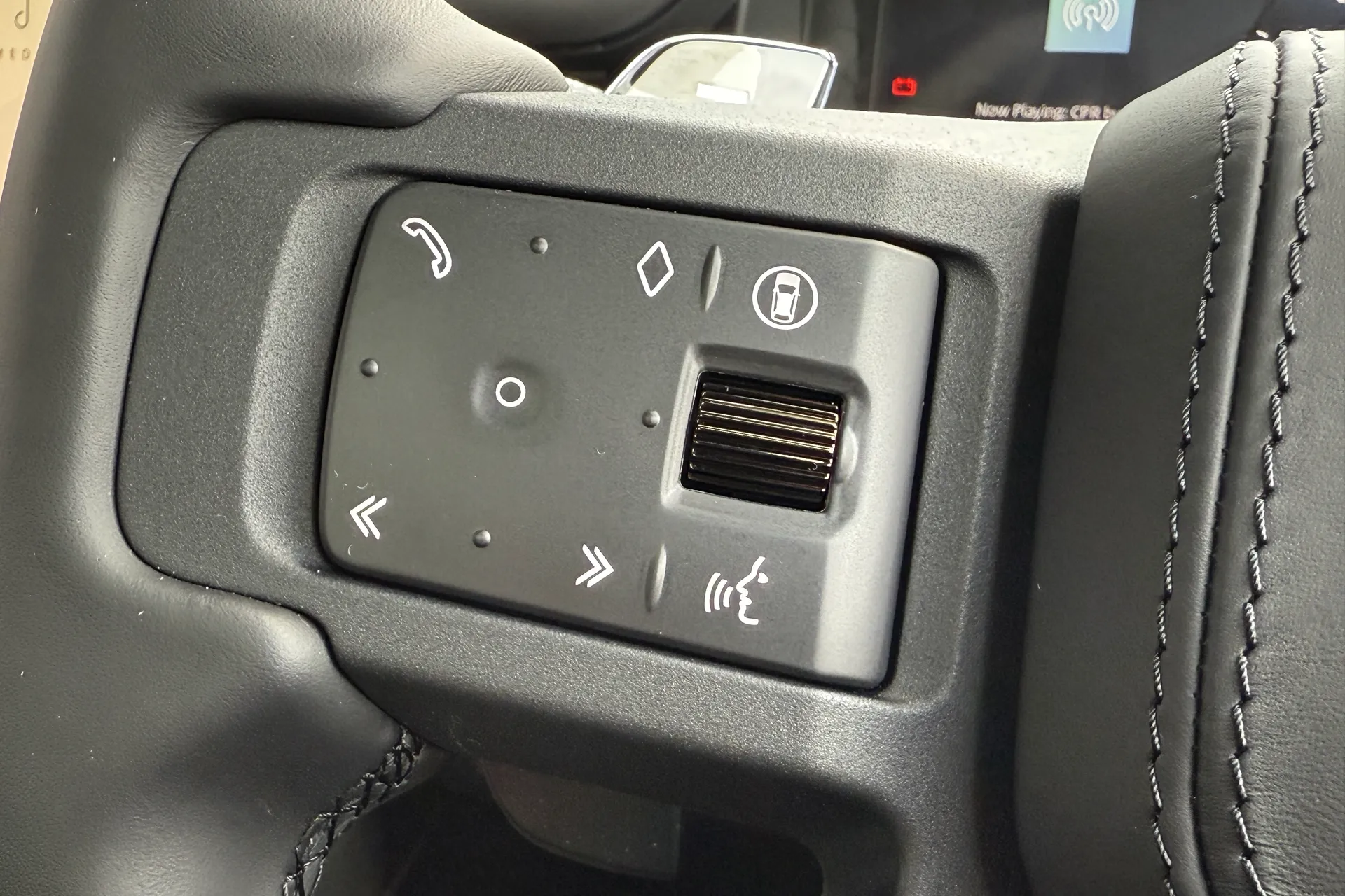 LAND ROVER Defender 110 thumbnail image number 36