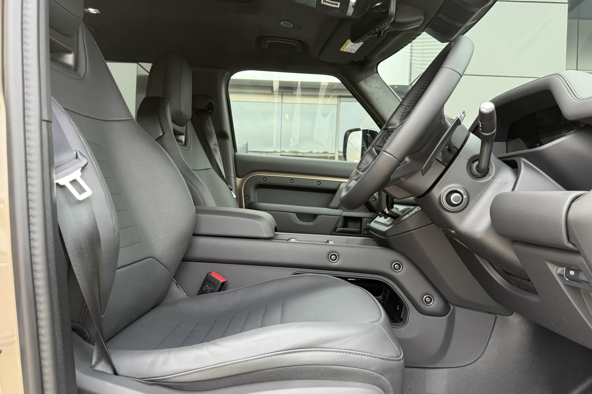 LAND ROVER Defender 110 thumbnail image number 18