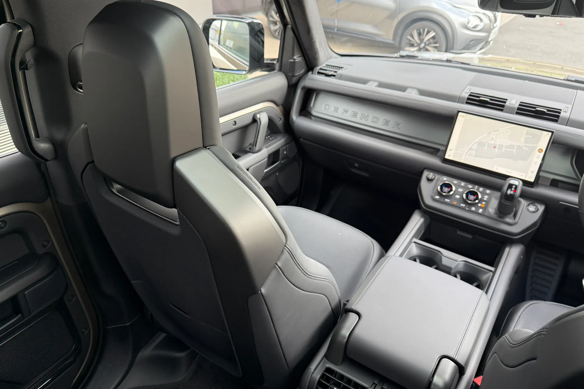 LAND ROVER Defender 110 thumbnail image number 52