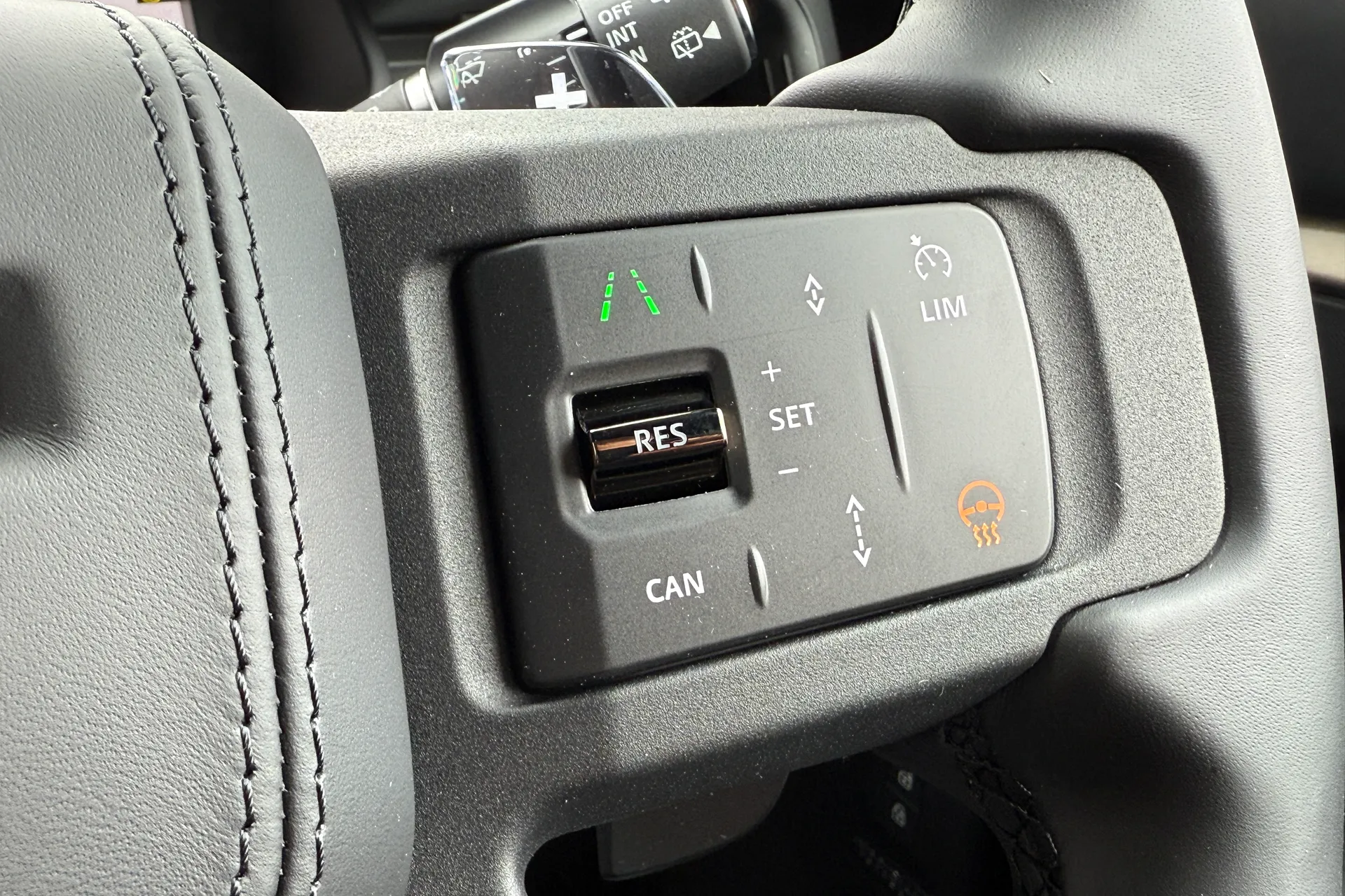 LAND ROVER Defender 110 thumbnail image number 37