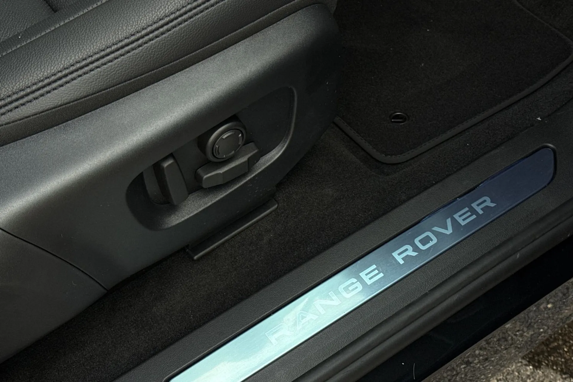 LAND ROVER RANGE ROVER EVOQUE thumbnail image number 41