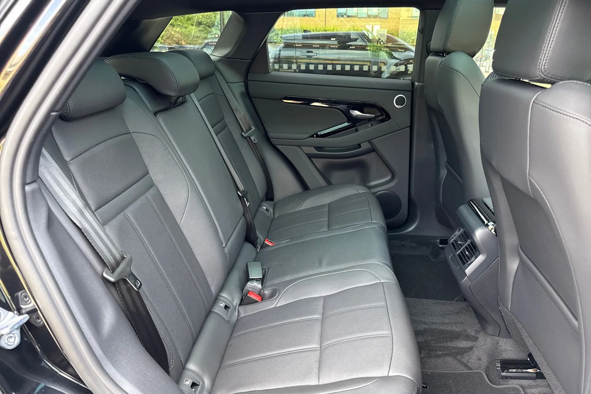 LAND ROVER RANGE ROVER EVOQUE thumbnail image number 36