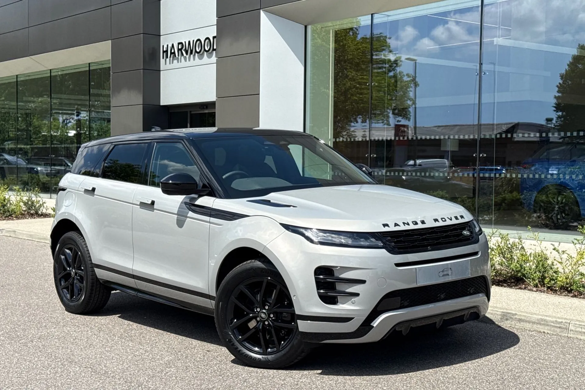 LAND ROVER RANGE ROVER EVOQUE focused image