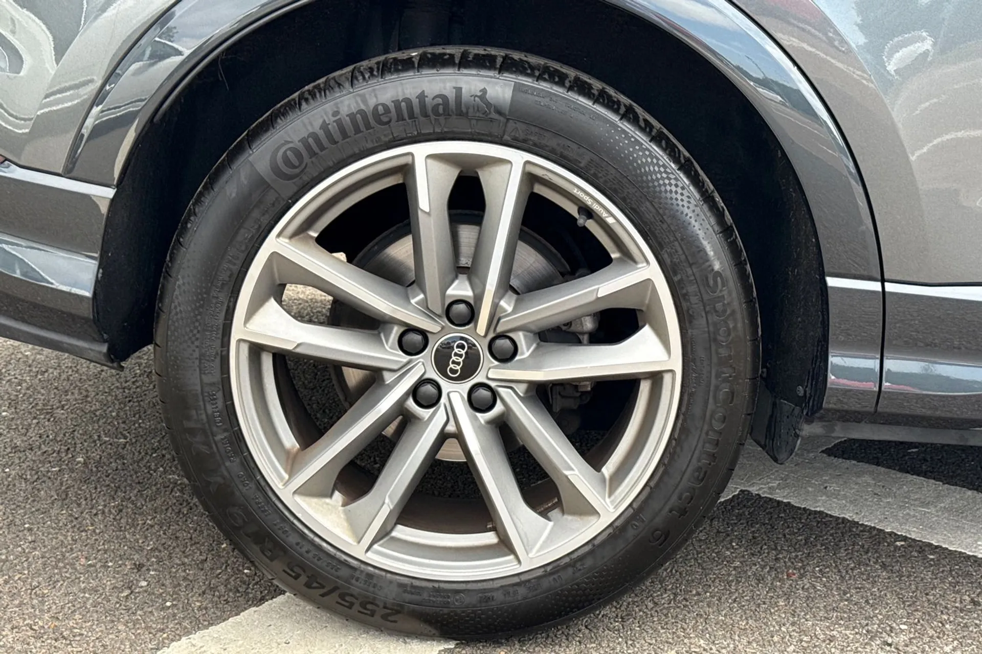 Audi Q3 thumbnail image number 12