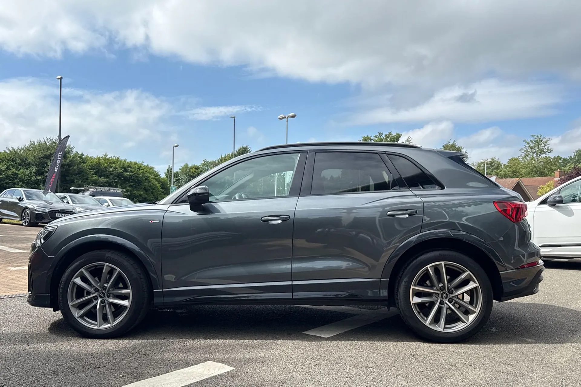 Audi Q3 thumbnail image number 9