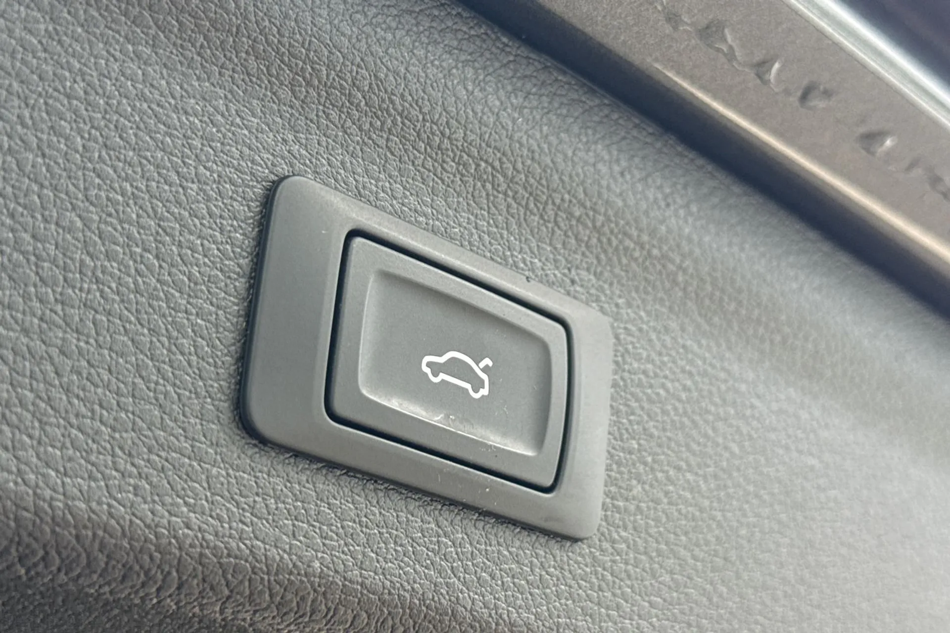 Audi Q3 thumbnail image number 19