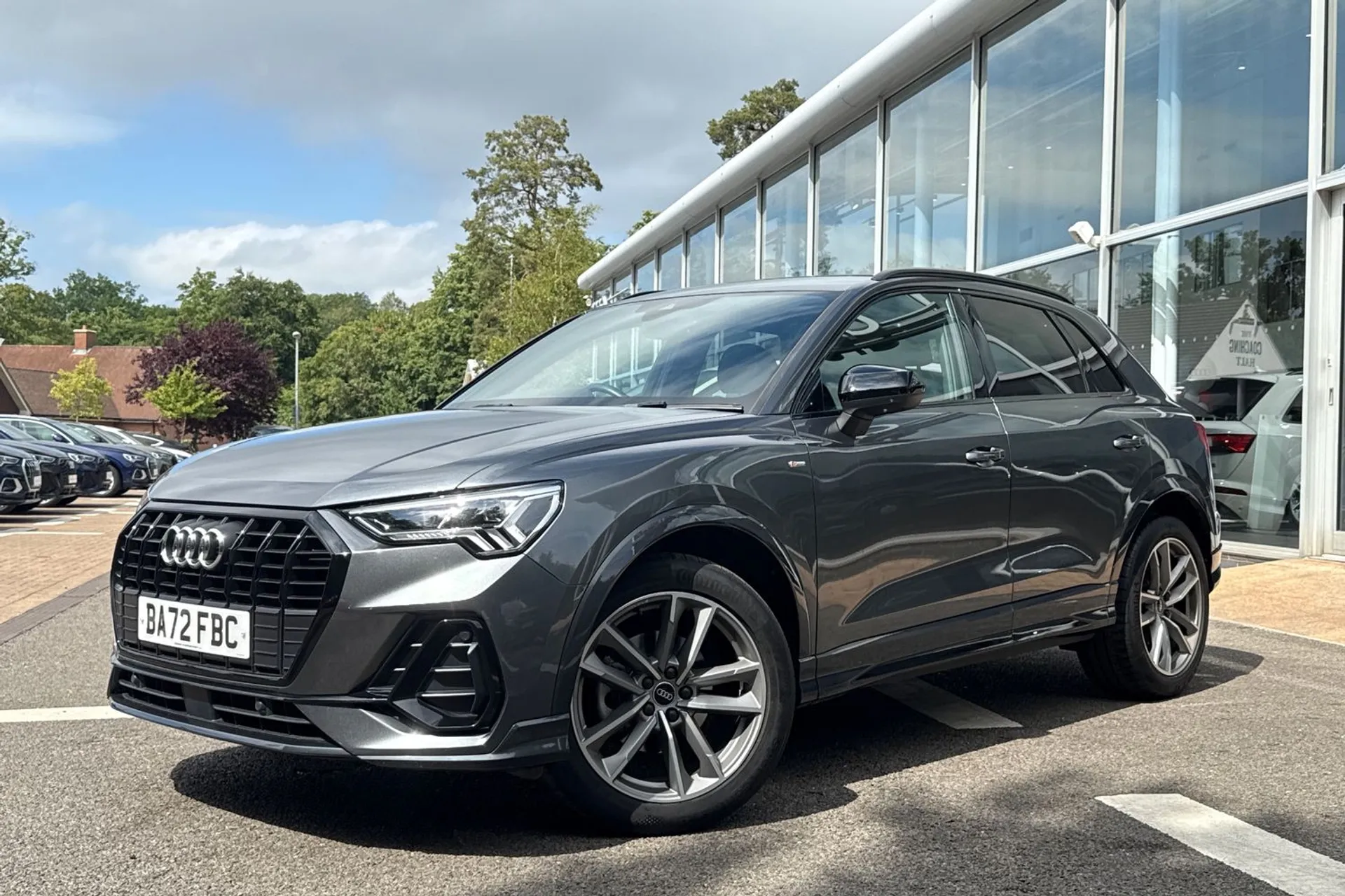 Audi Q3 thumbnail image number 10