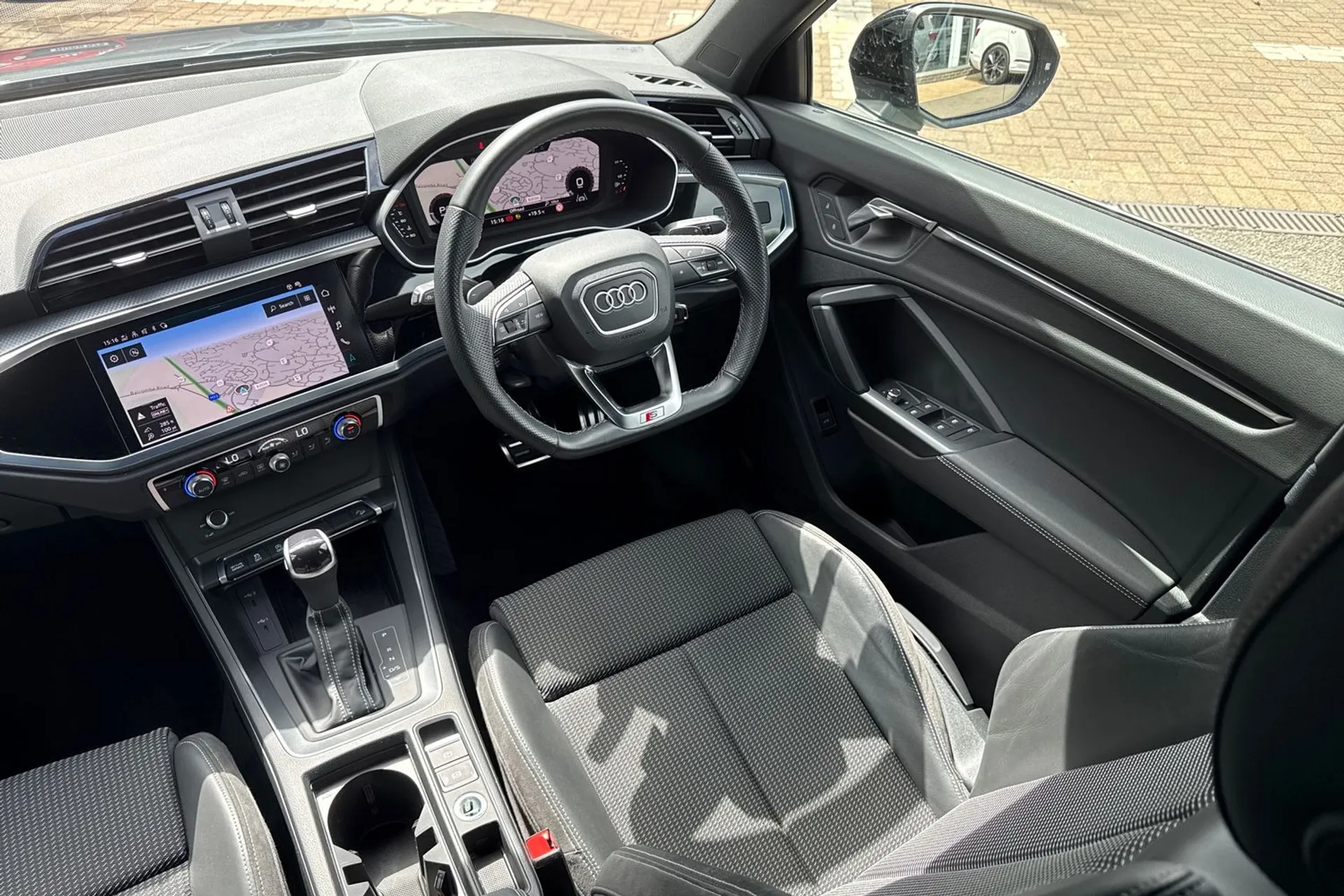 Audi Q3 thumbnail image number 33