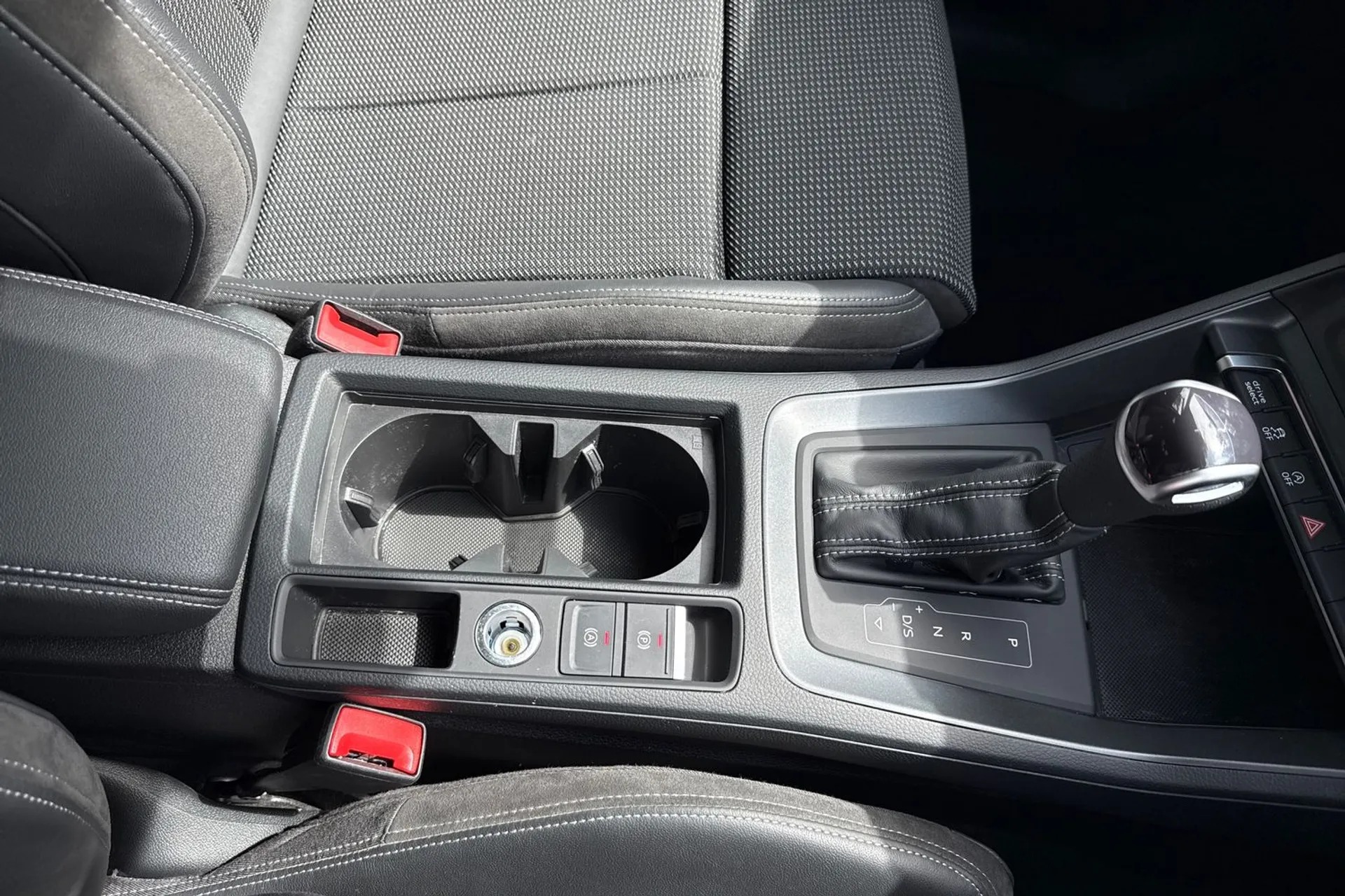 Audi Q3 thumbnail image number 43