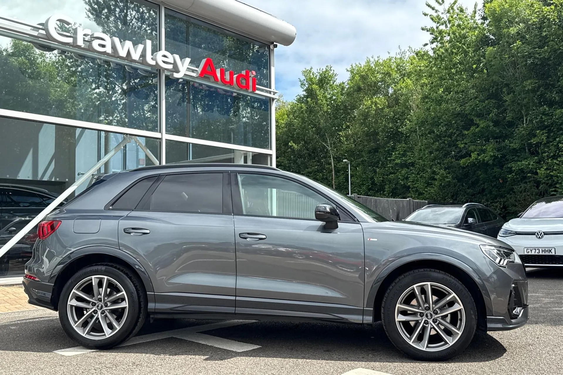 Audi Q3 thumbnail image number 2