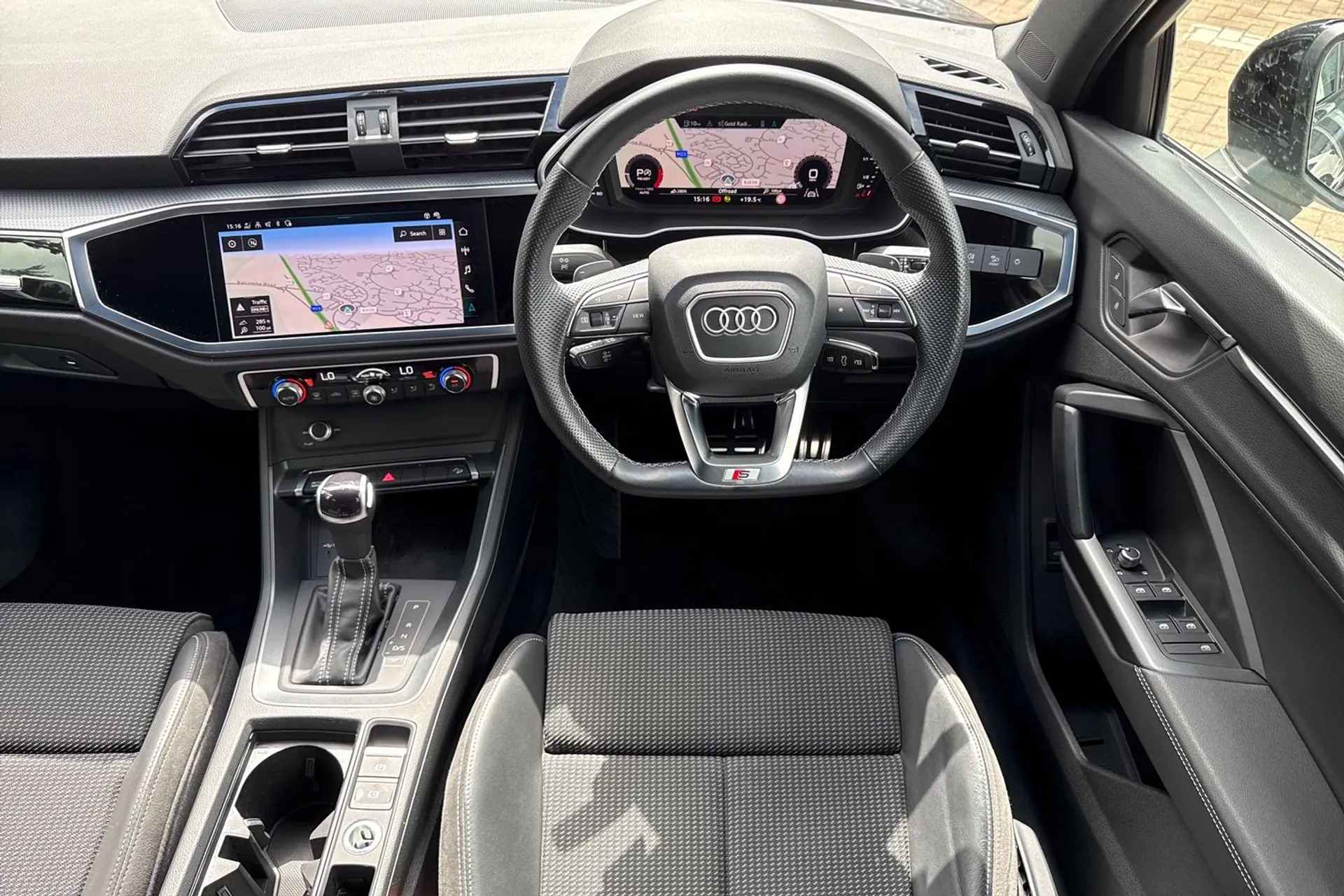 Audi Q3 thumbnail image number 34