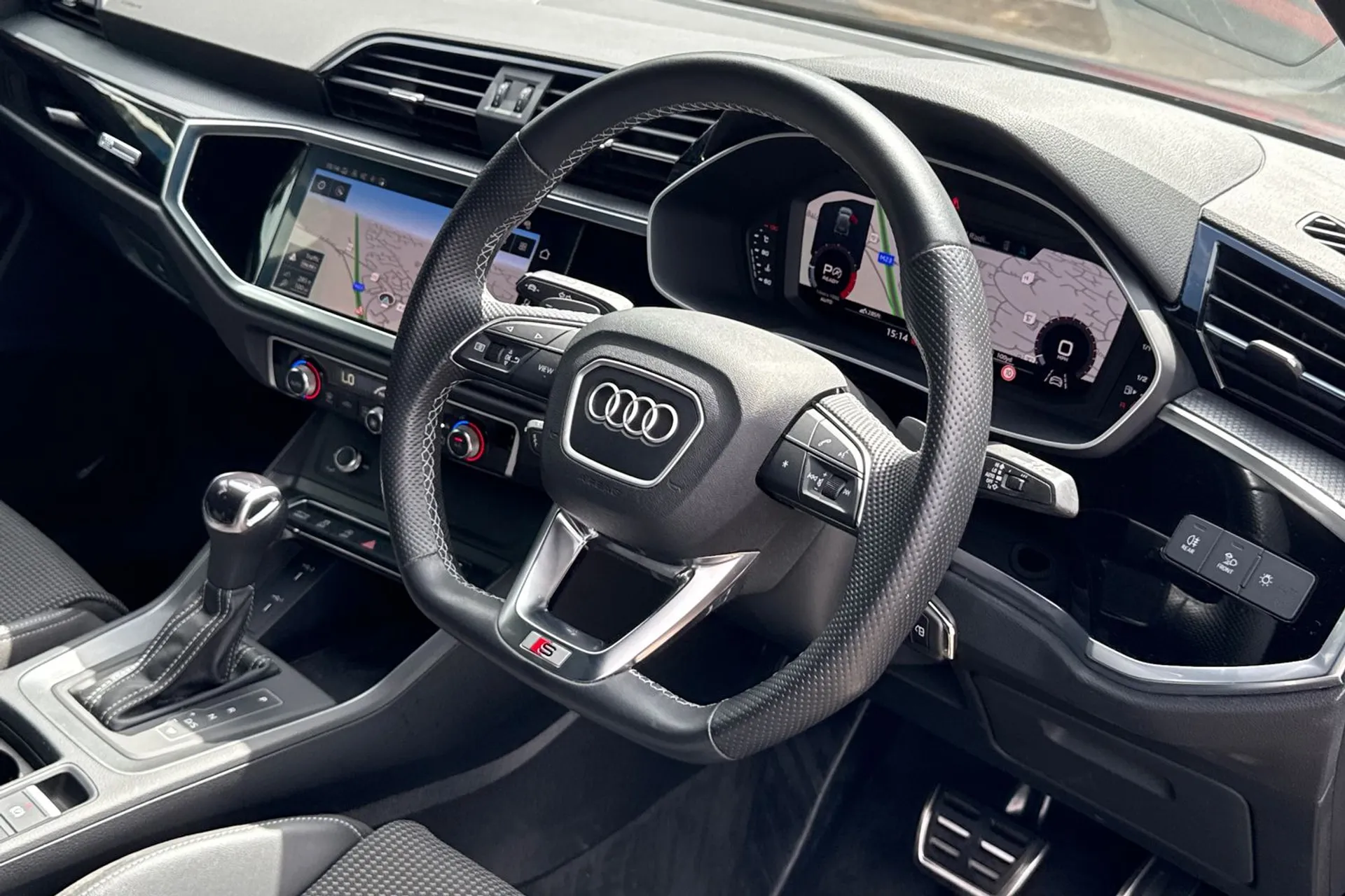 Audi Q3 thumbnail image number 25