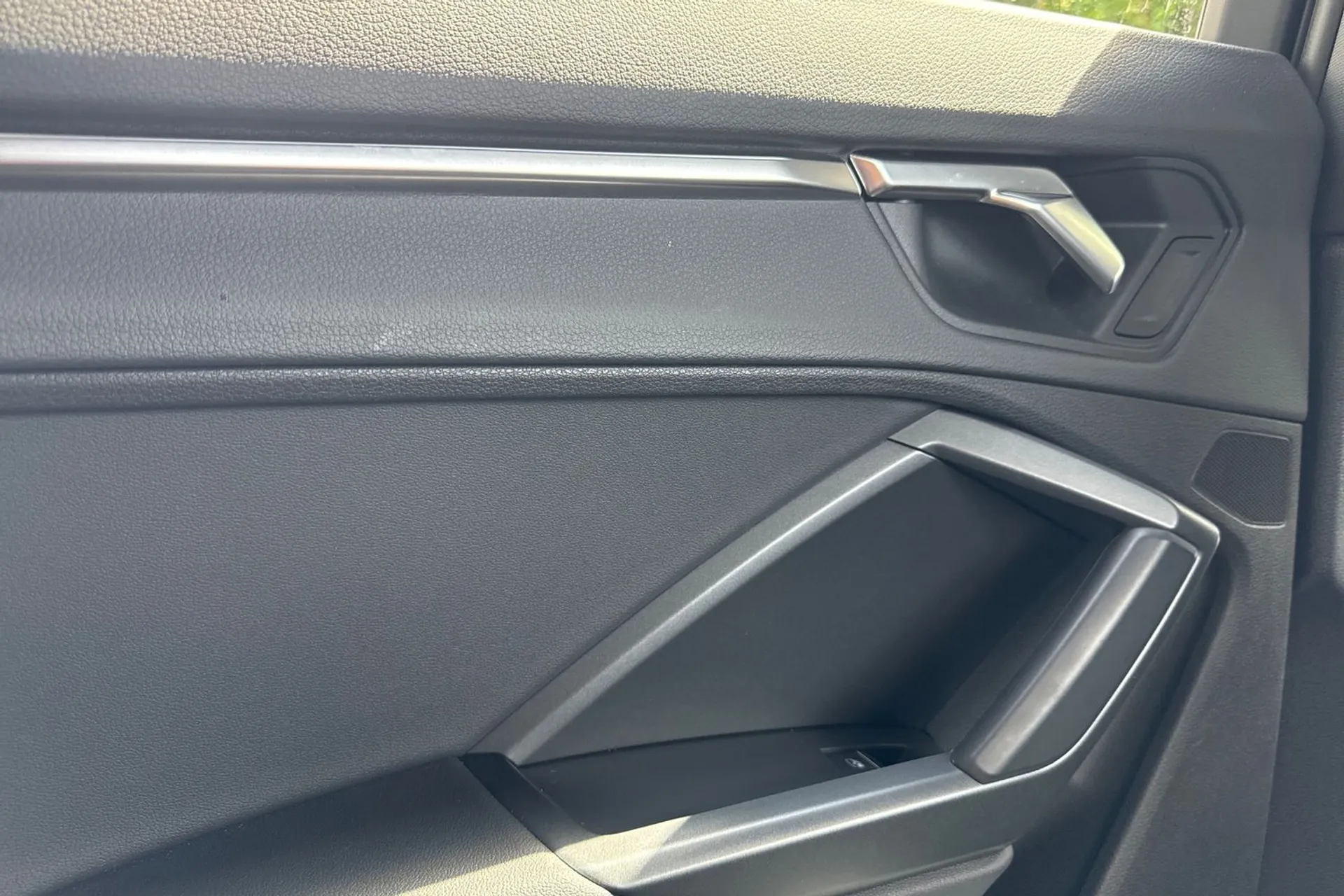 Audi Q3 thumbnail image number 23