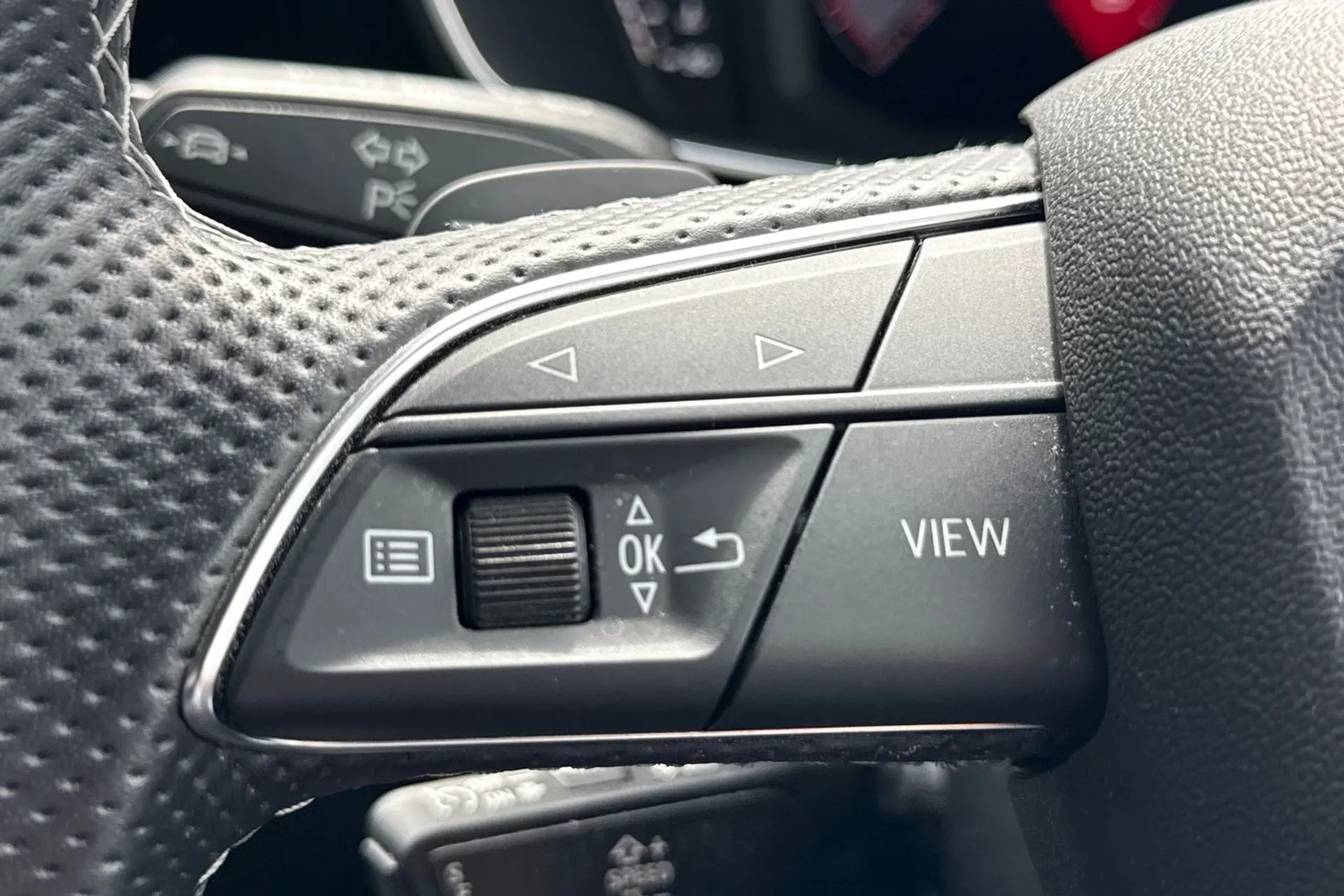 Audi Q3 thumbnail image number 36