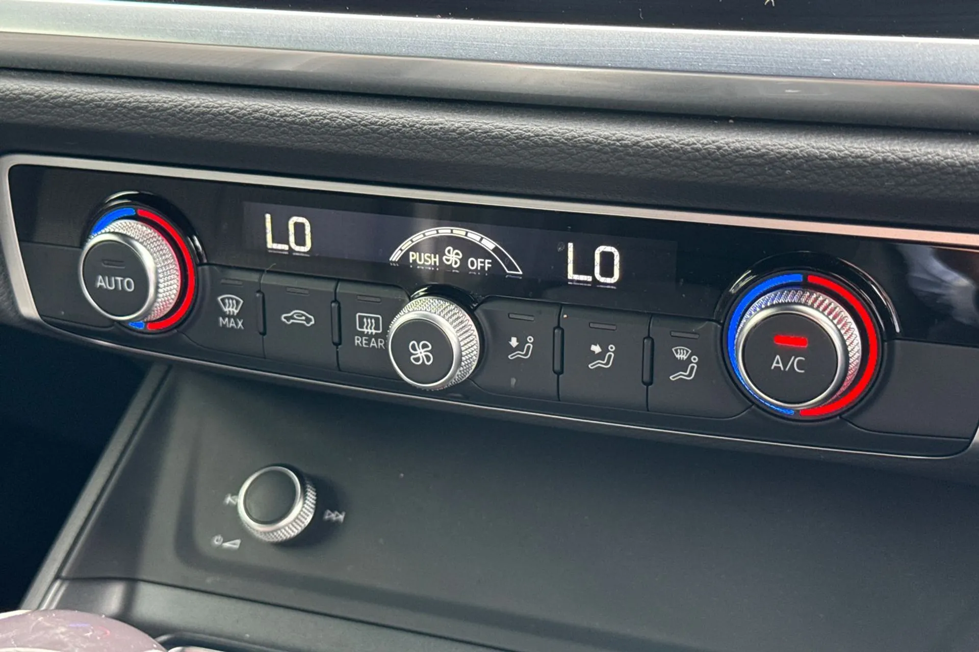 Audi Q3 thumbnail image number 39