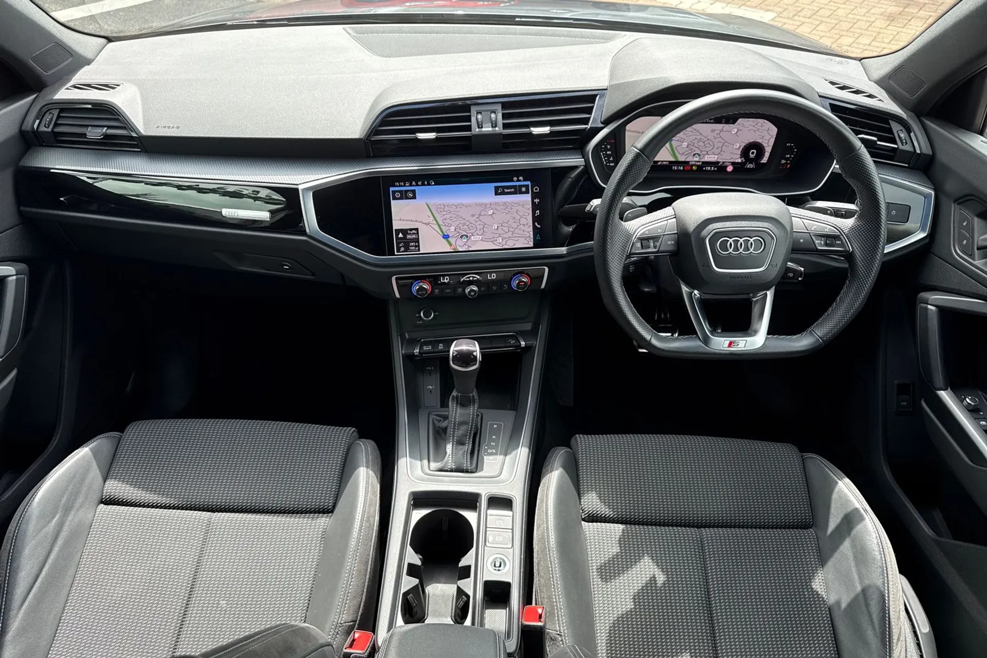 Audi Q3 thumbnail image number 31