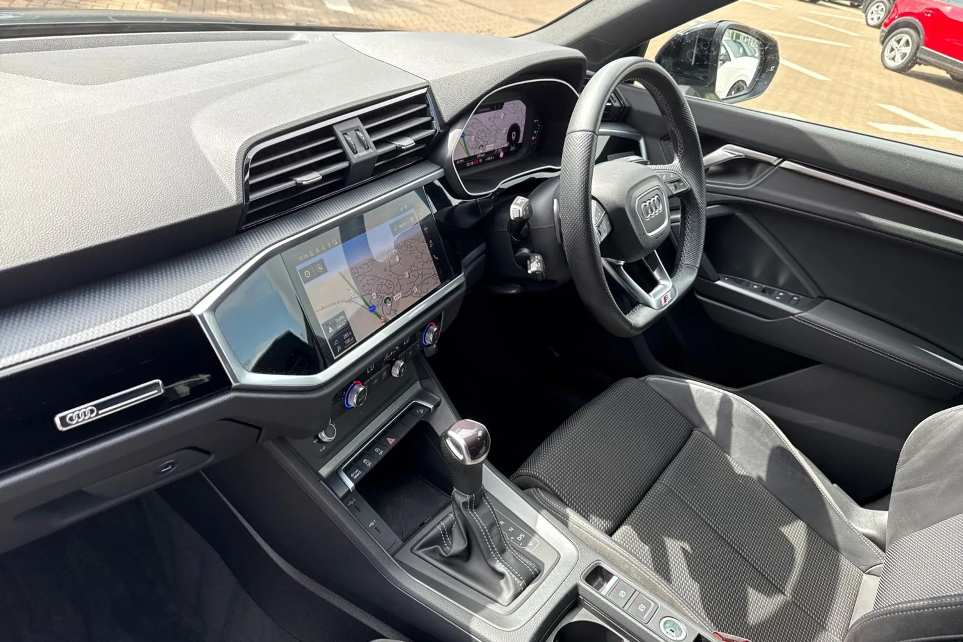 Audi Q3 thumbnail image number 26