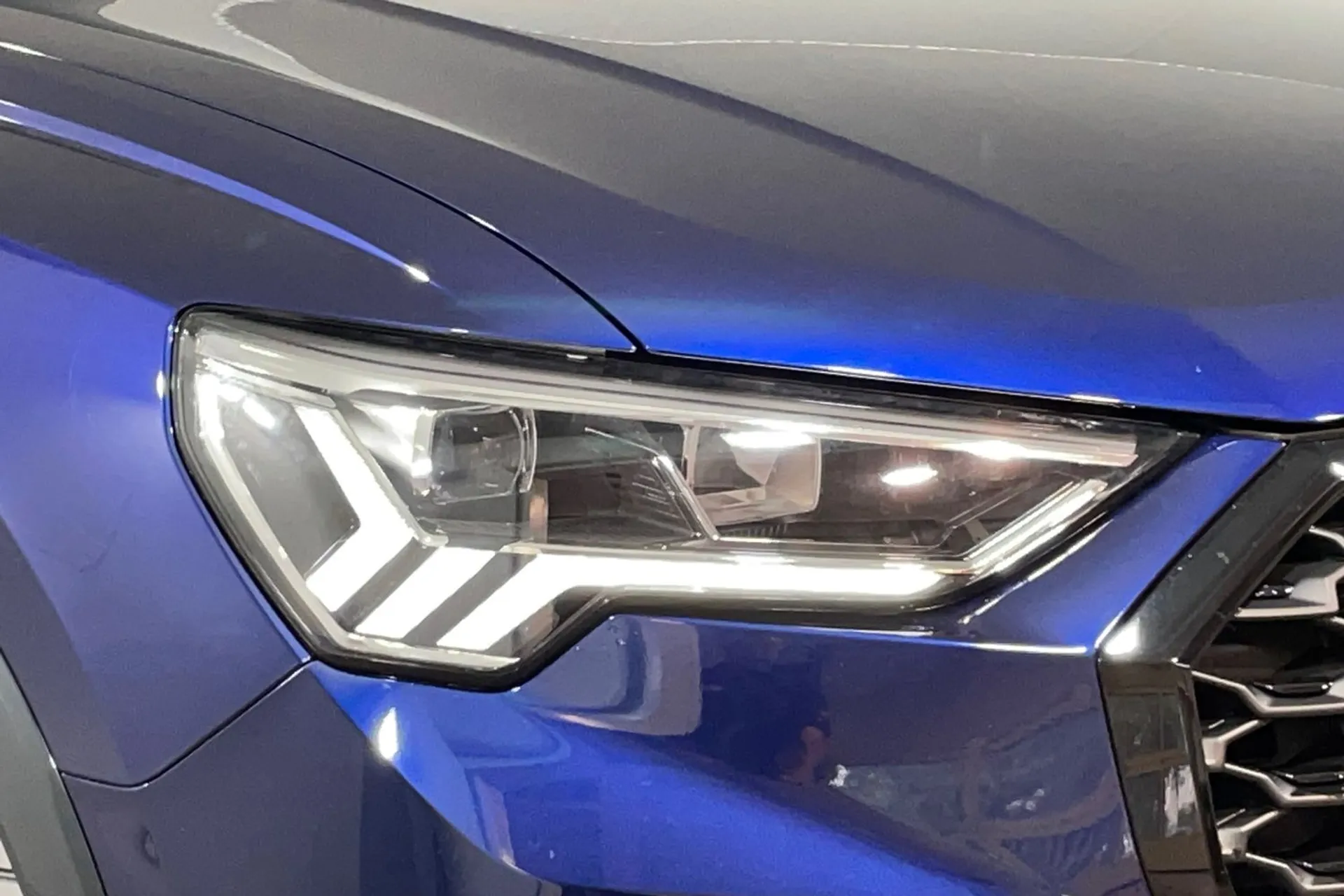 Audi Q3 thumbnail image number 30
