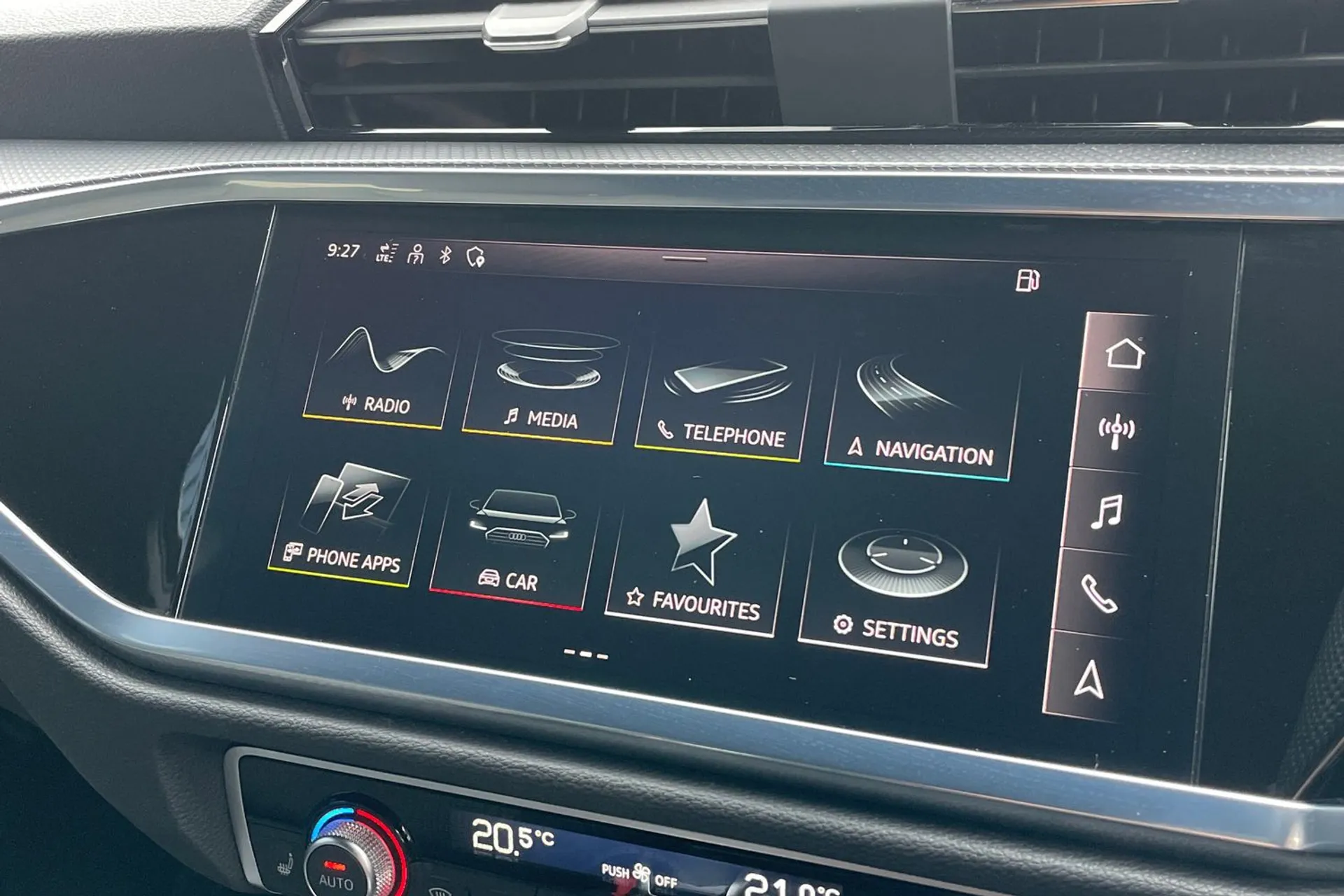 Audi Q3 thumbnail image number 32