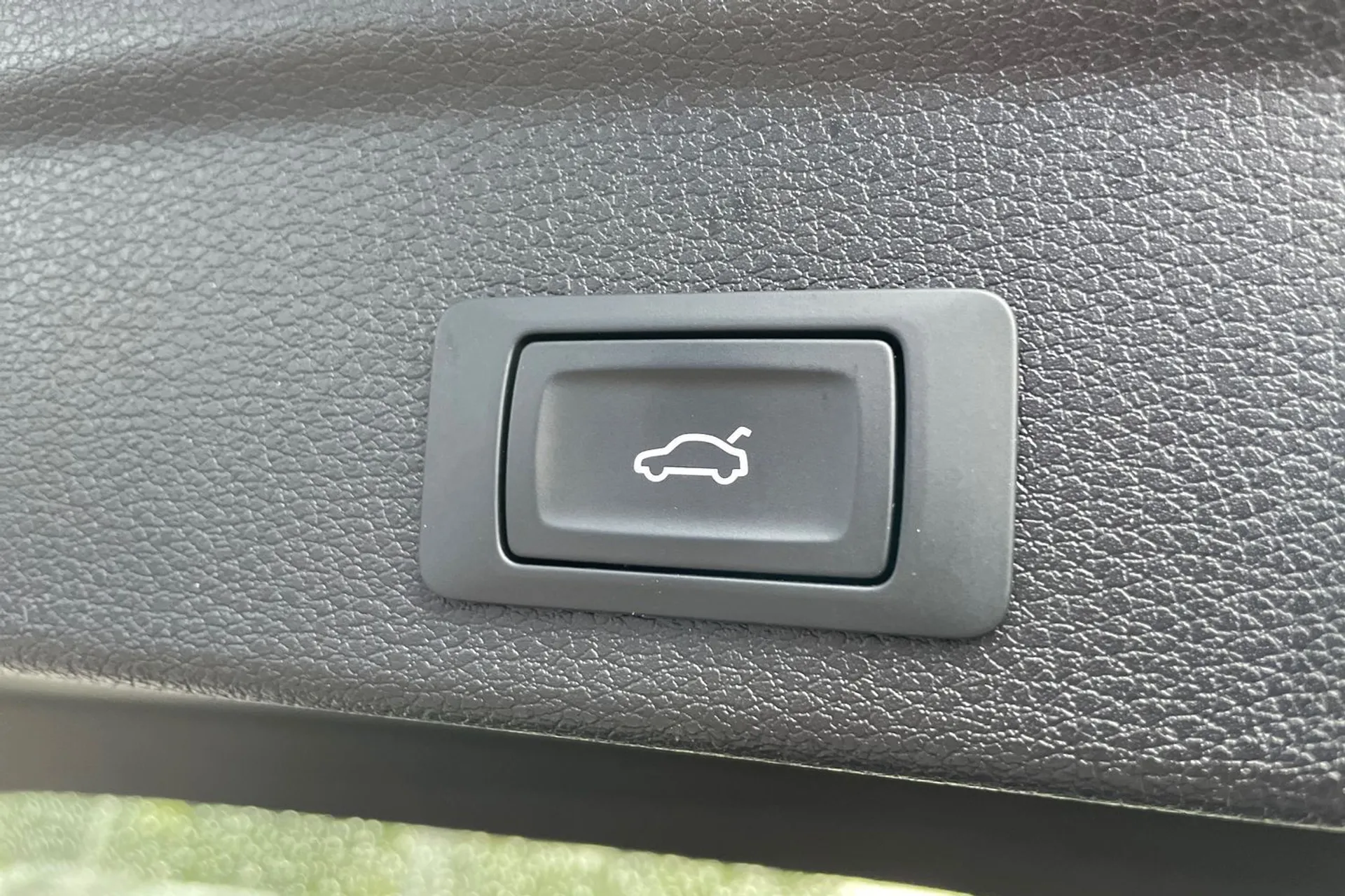 Audi Q3 thumbnail image number 19