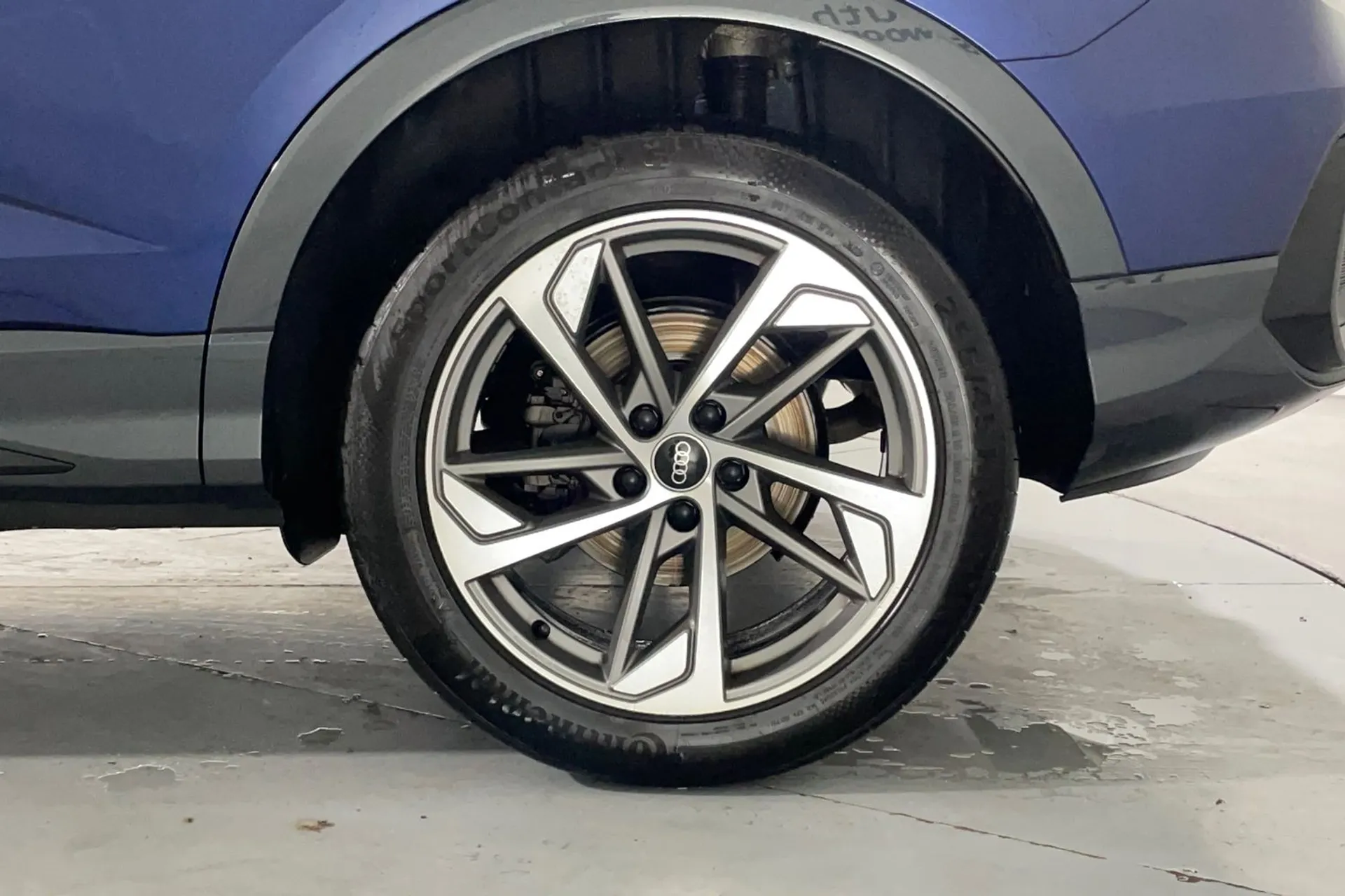 Audi Q3 thumbnail image number 8
