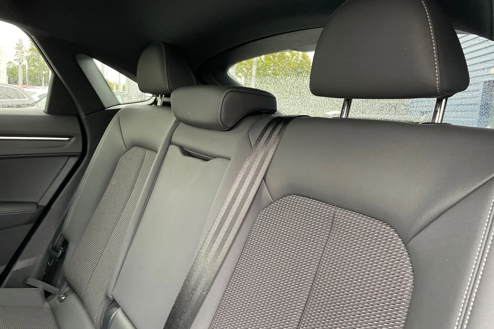 Audi Q3 thumbnail image number 31