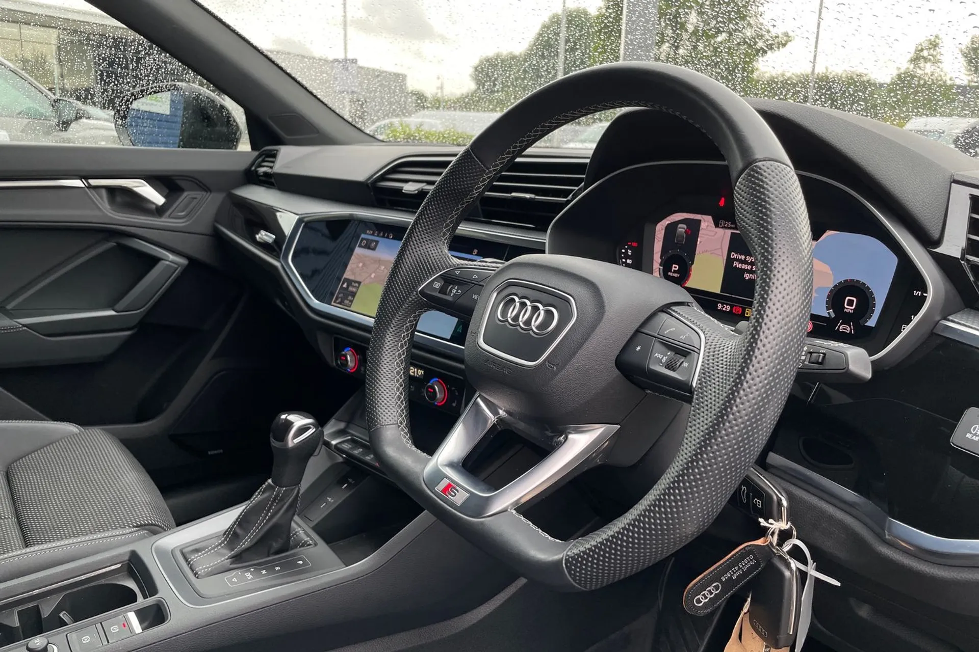 Audi Q3 thumbnail image number 25