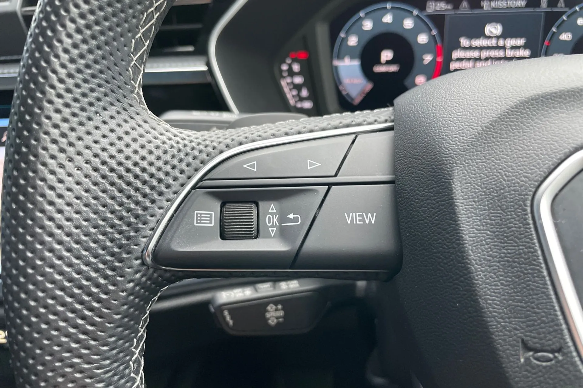 Audi Q3 thumbnail image number 43
