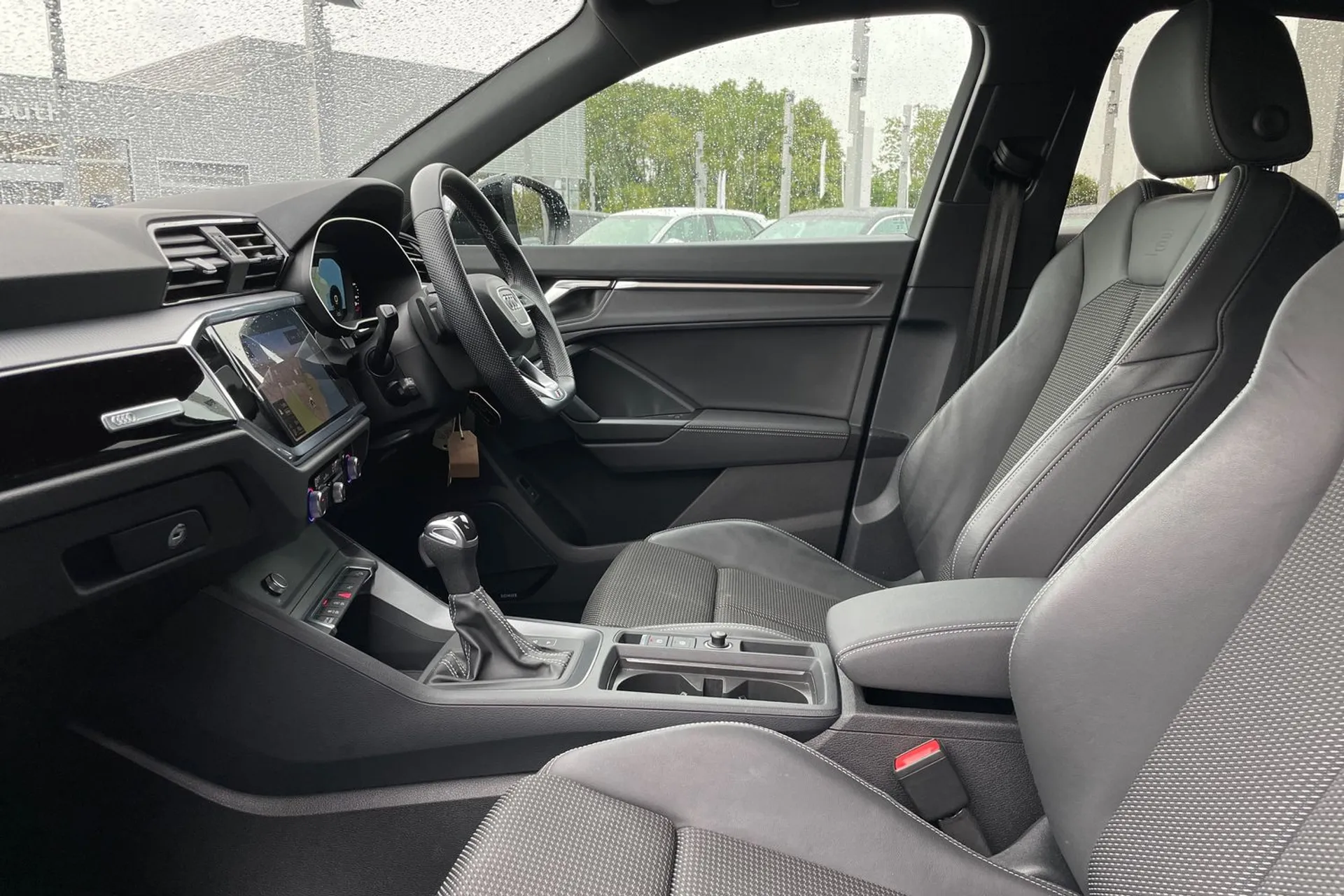 Audi Q3 thumbnail image number 28