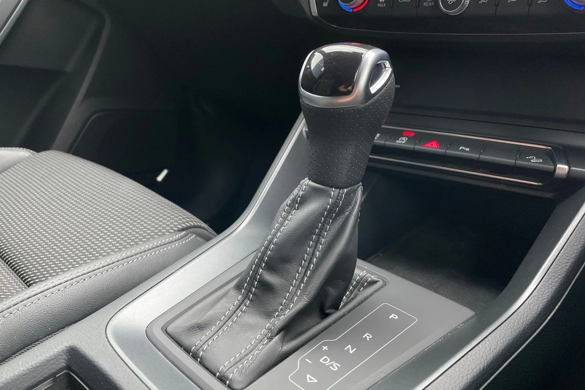 Audi Q3 thumbnail image number 50