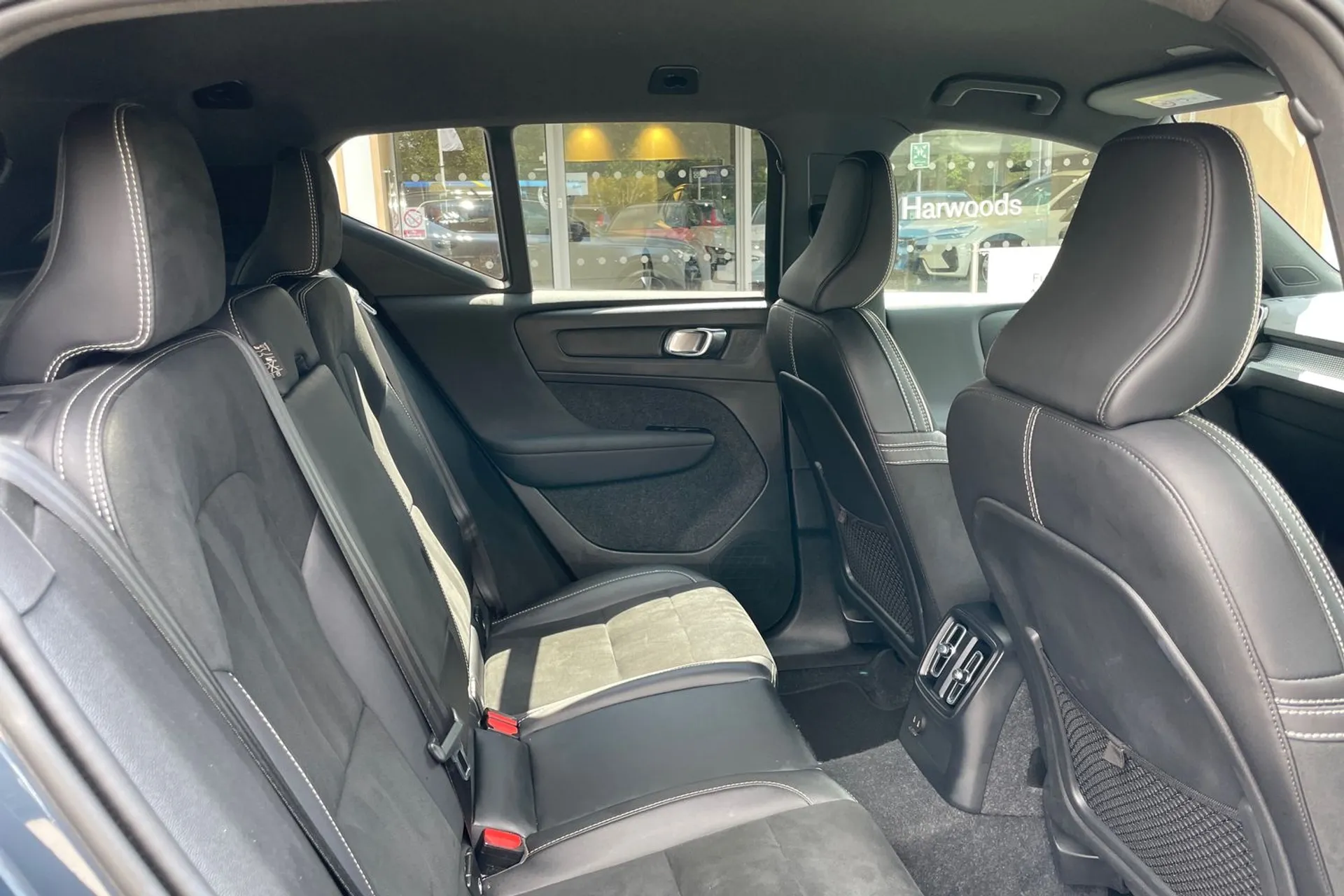 Volvo XC40 thumbnail image number 22