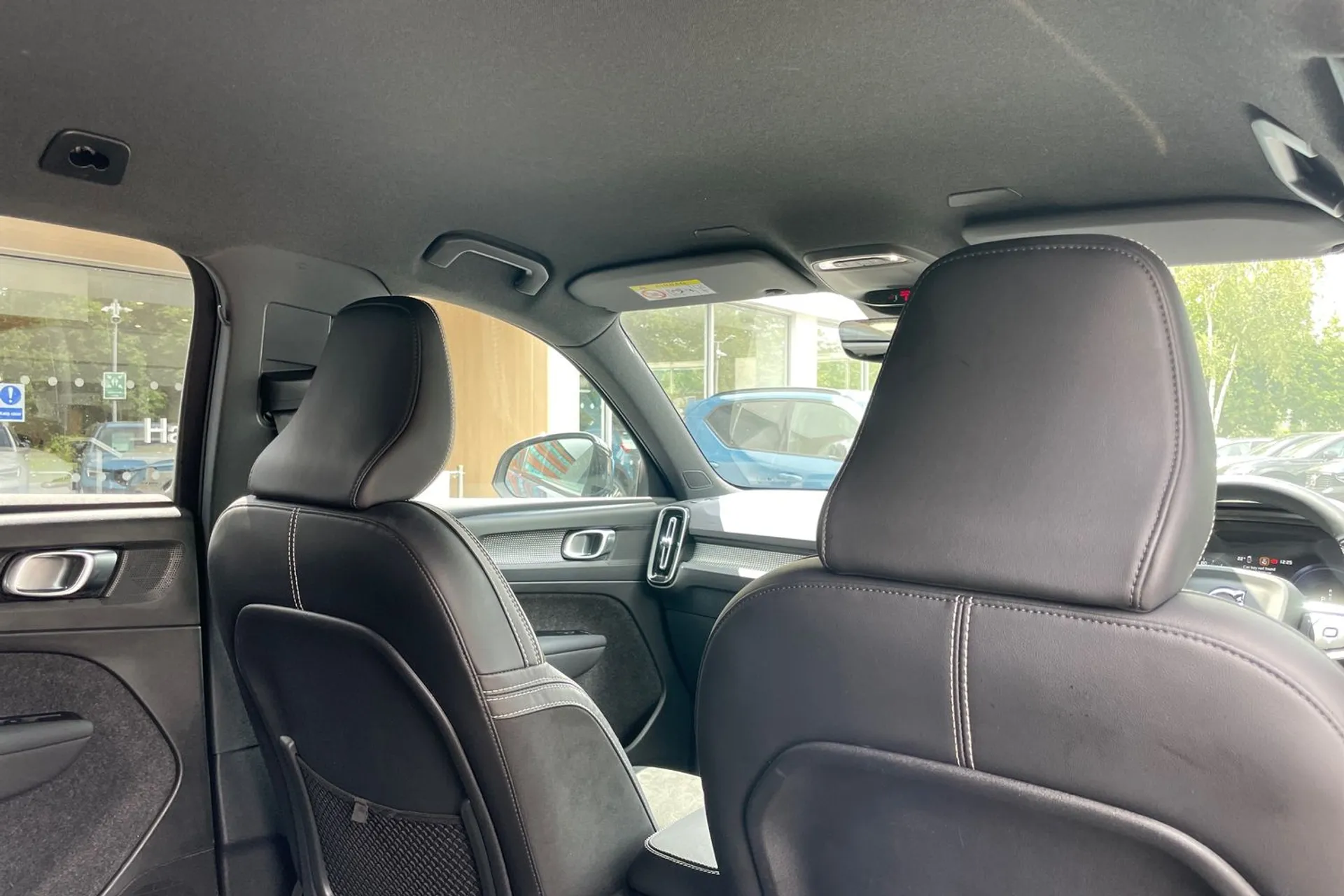 Volvo XC40 thumbnail image number 23