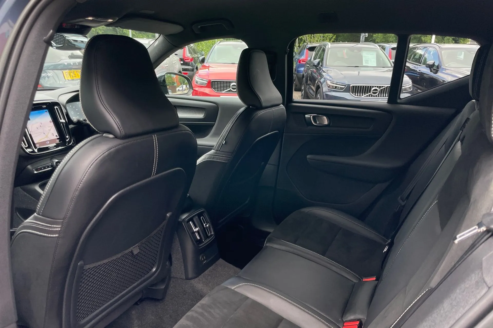 Volvo XC40 thumbnail image number 30