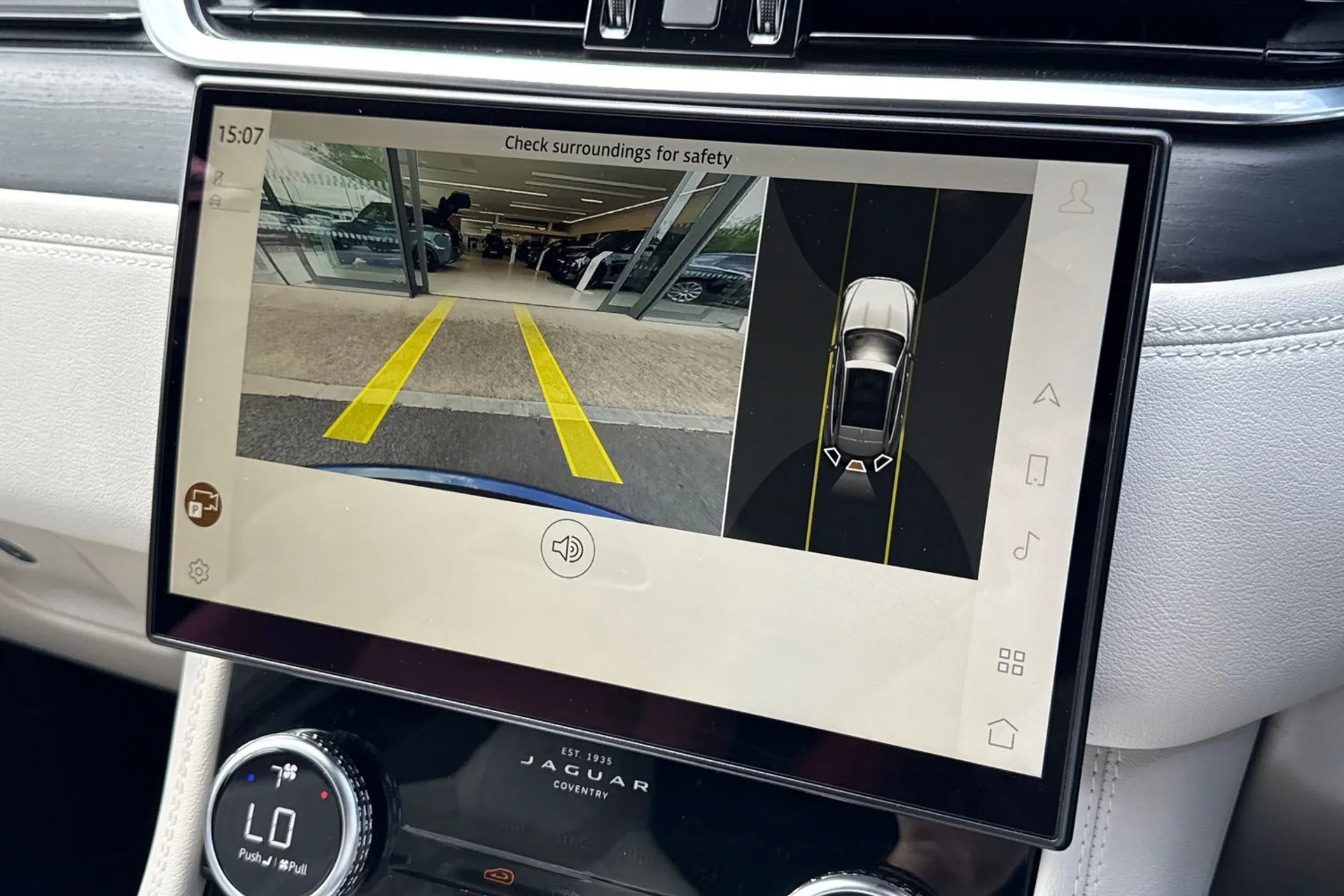 Jaguar F-PACE thumbnail image number 4