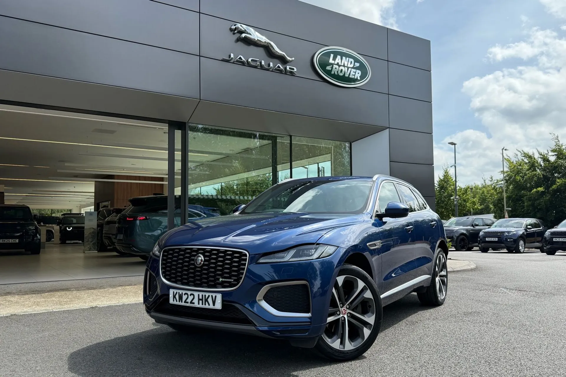 Jaguar F-PACE thumbnail image number 30