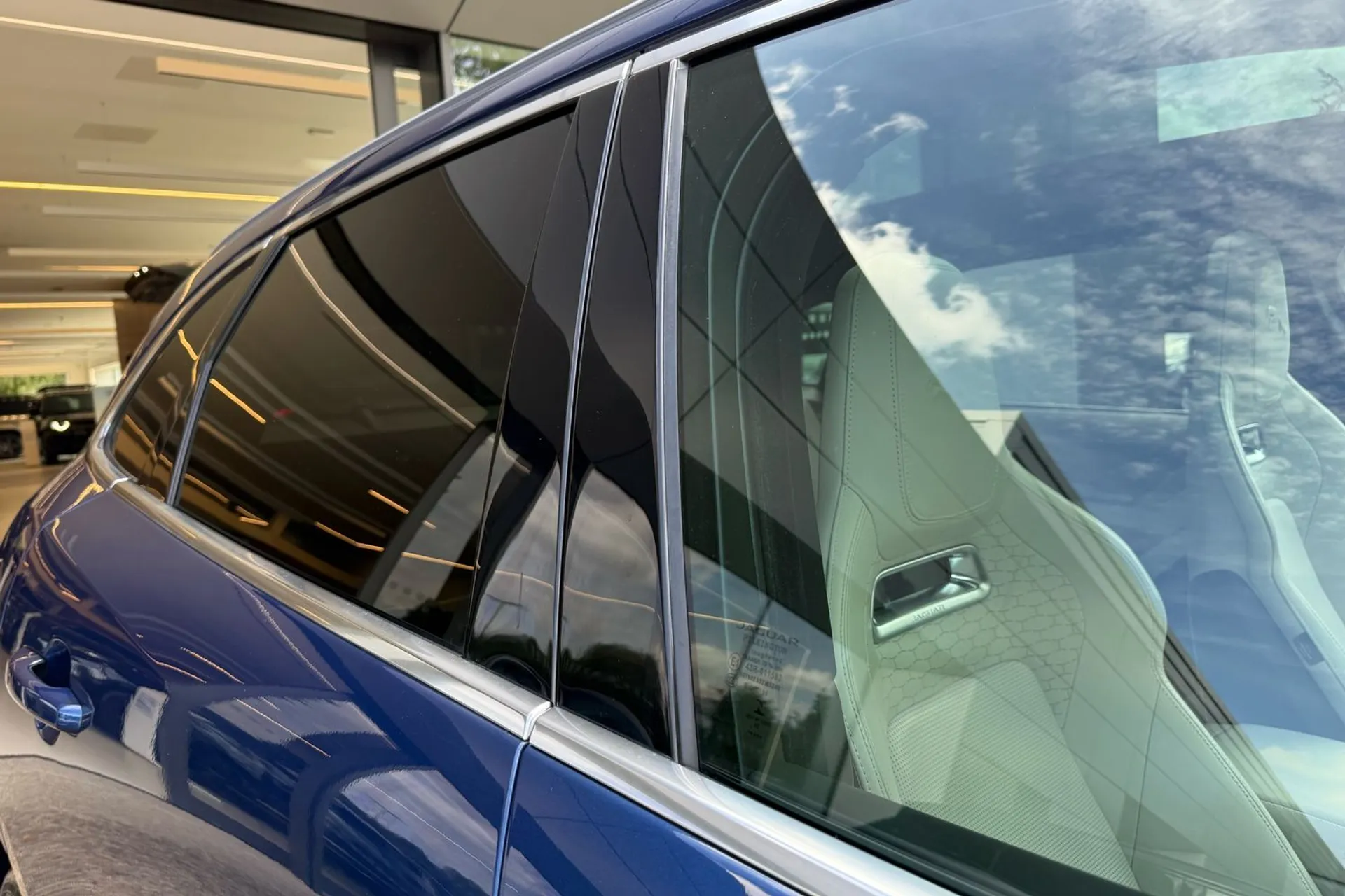 Jaguar F-PACE thumbnail image number 26