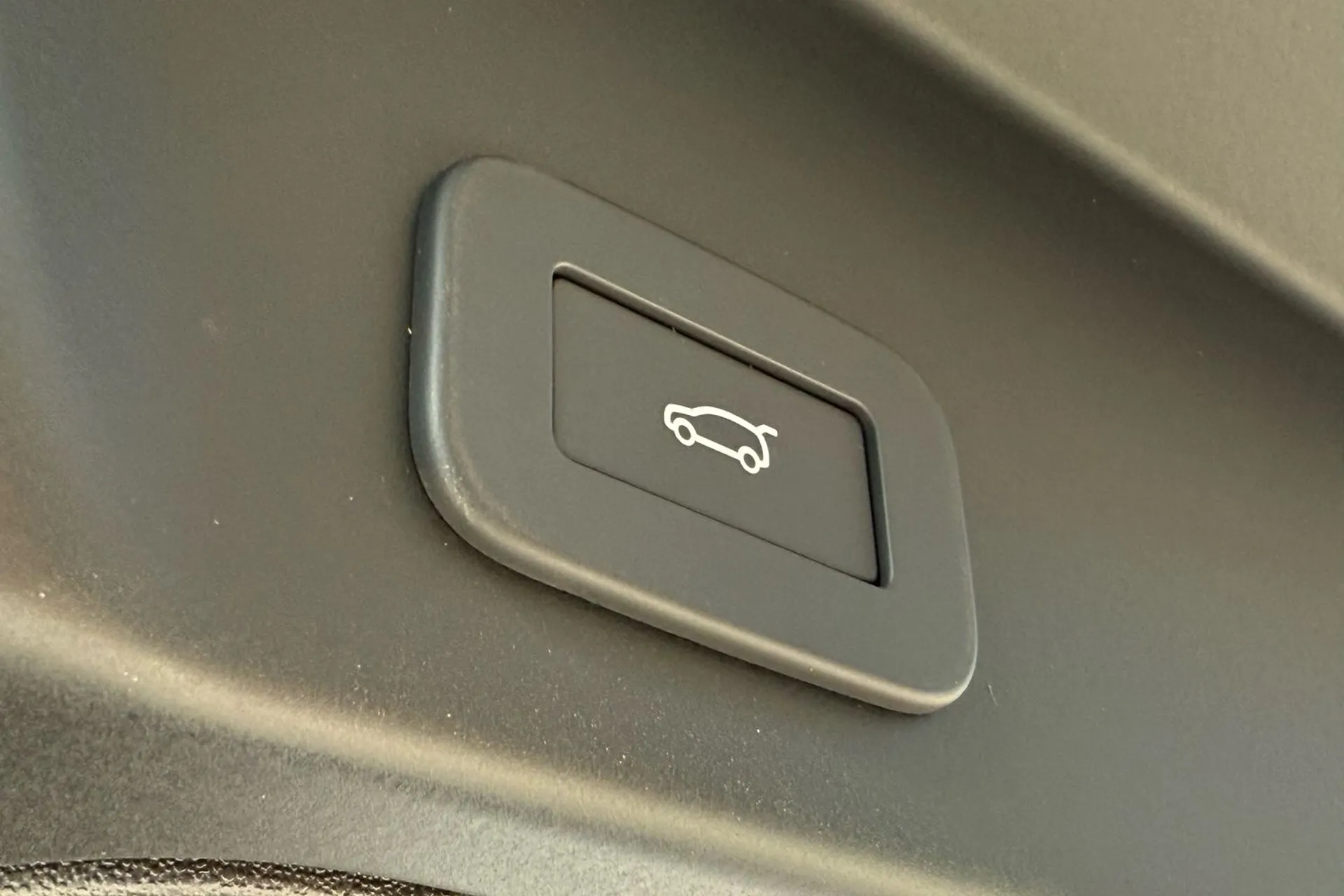 Jaguar F-PACE thumbnail image number 44