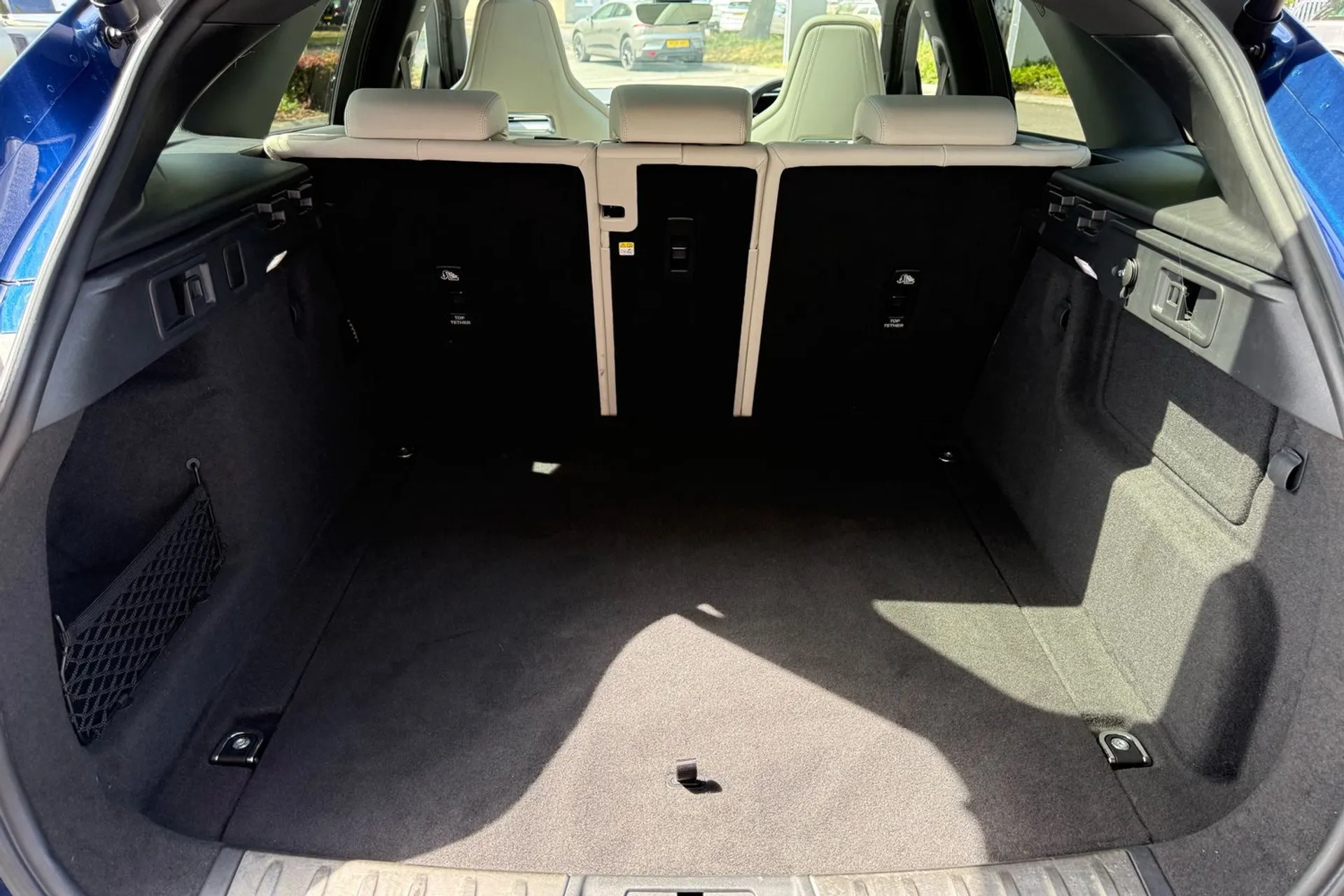 Jaguar F-PACE thumbnail image number 42