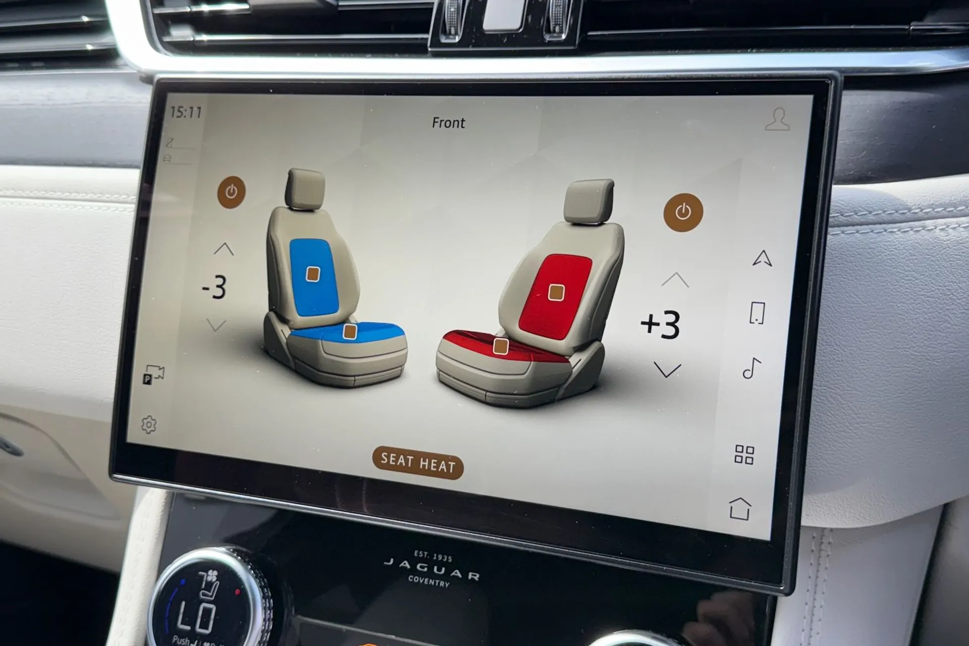 Jaguar F-PACE thumbnail image number 17