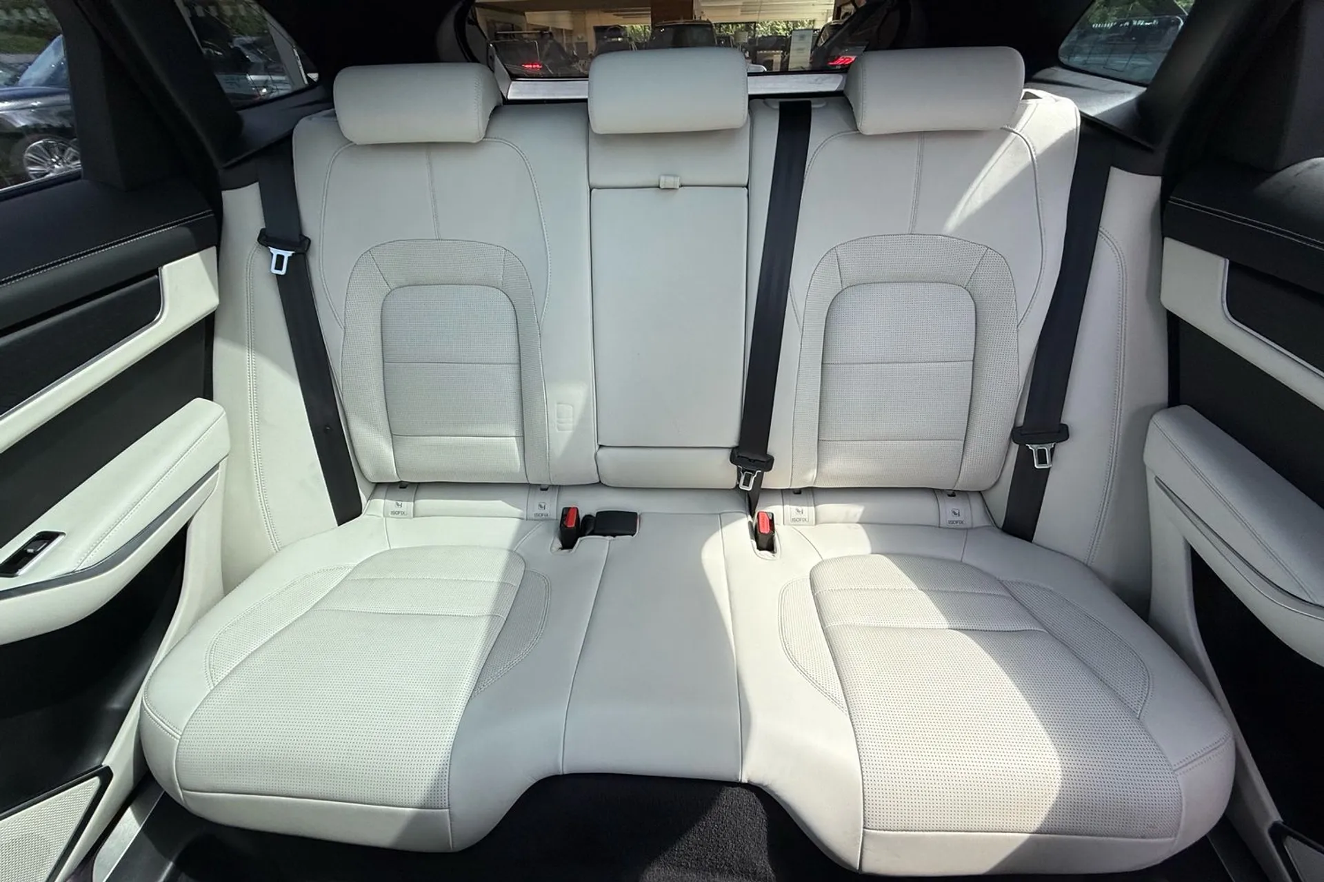 Jaguar F-PACE thumbnail image number 11