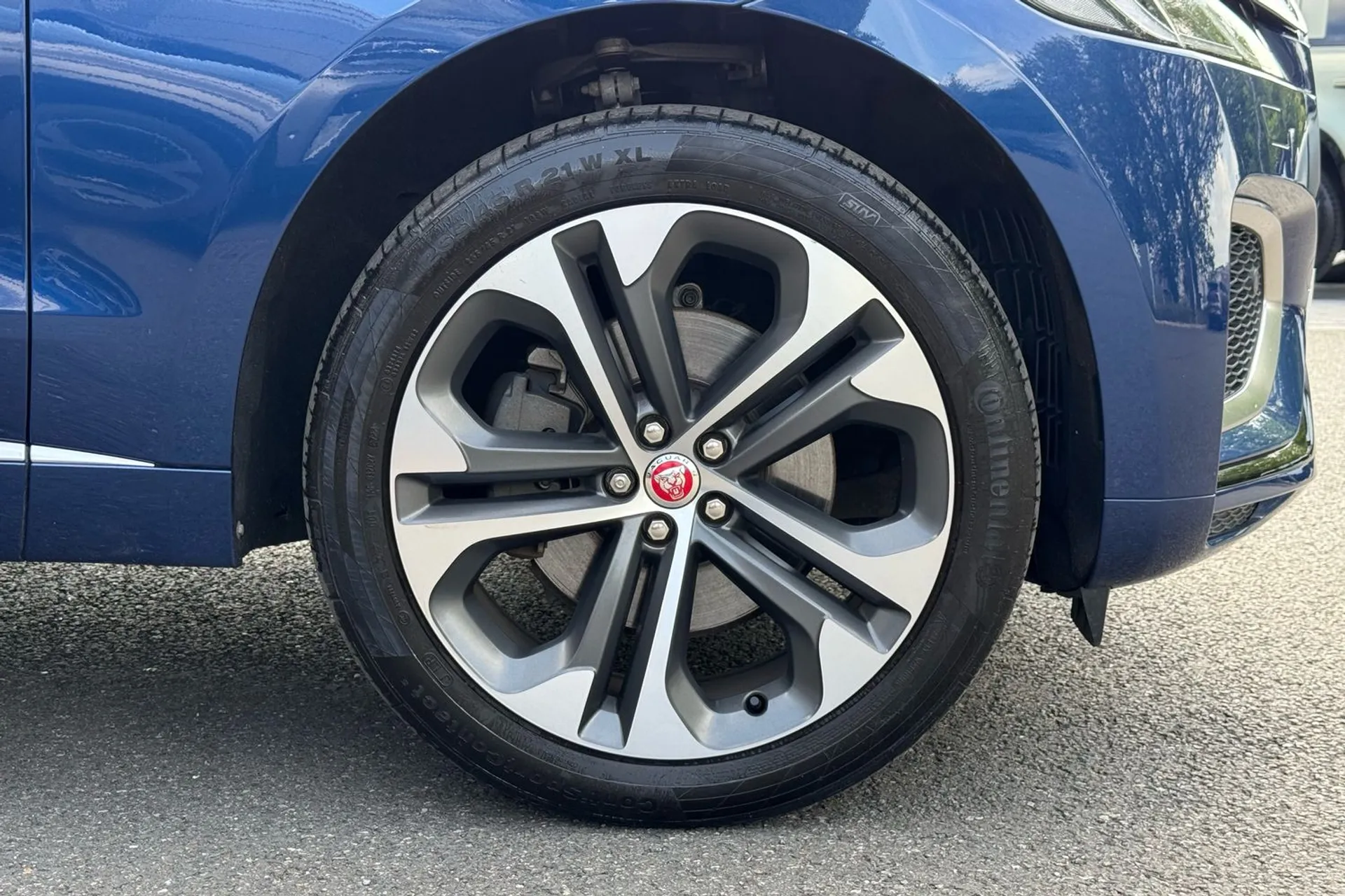 Jaguar F-PACE thumbnail image number 25