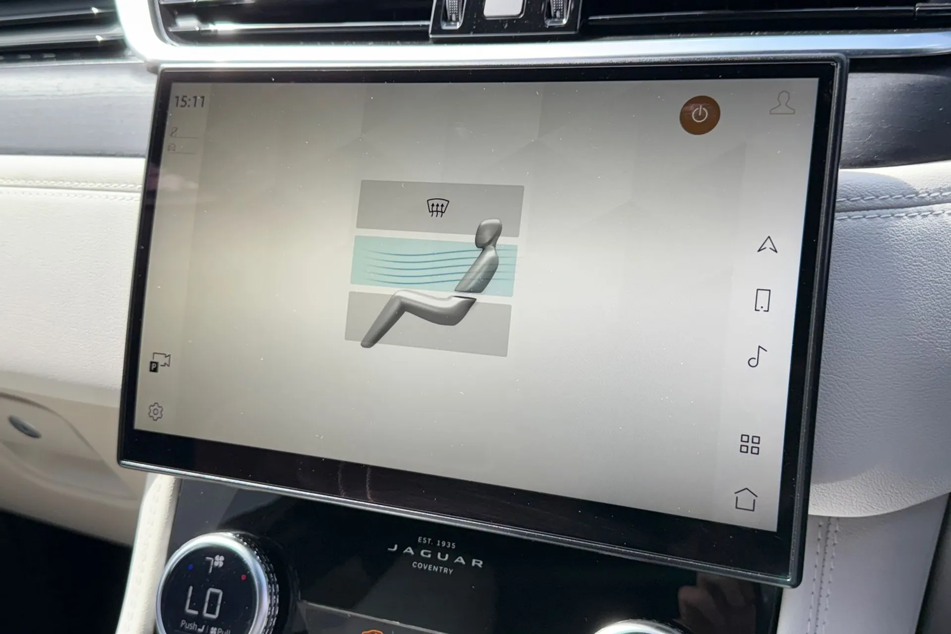 Jaguar F-PACE thumbnail image number 18