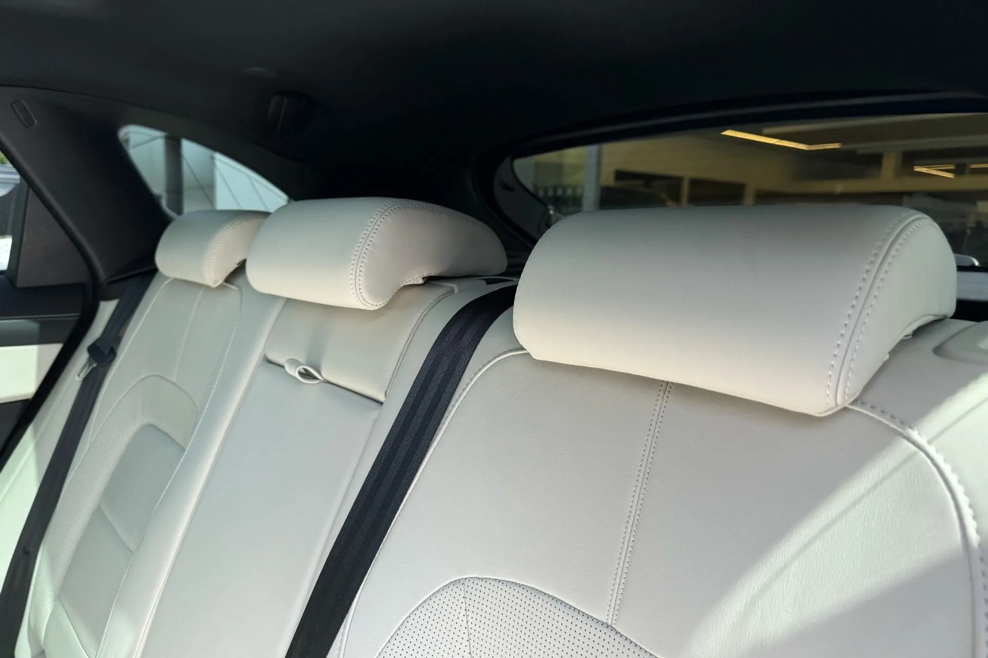 Jaguar F-PACE thumbnail image number 53