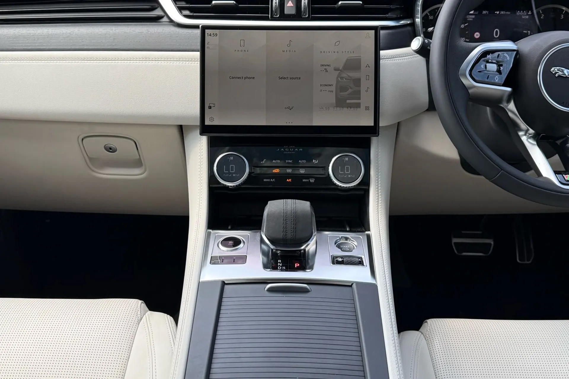 Jaguar F-PACE thumbnail image number 15