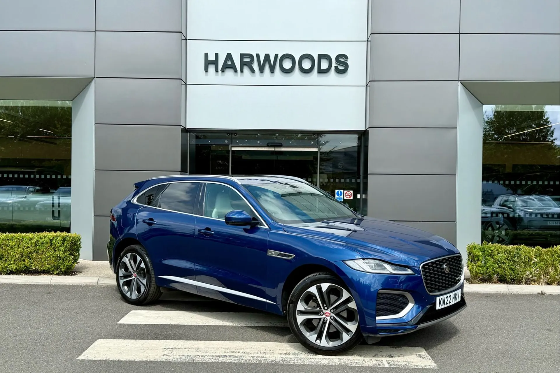 Jaguar F-PACE focused image