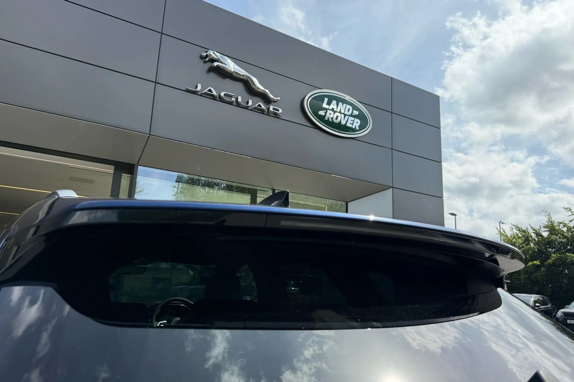 Jaguar F-PACE thumbnail image number 34