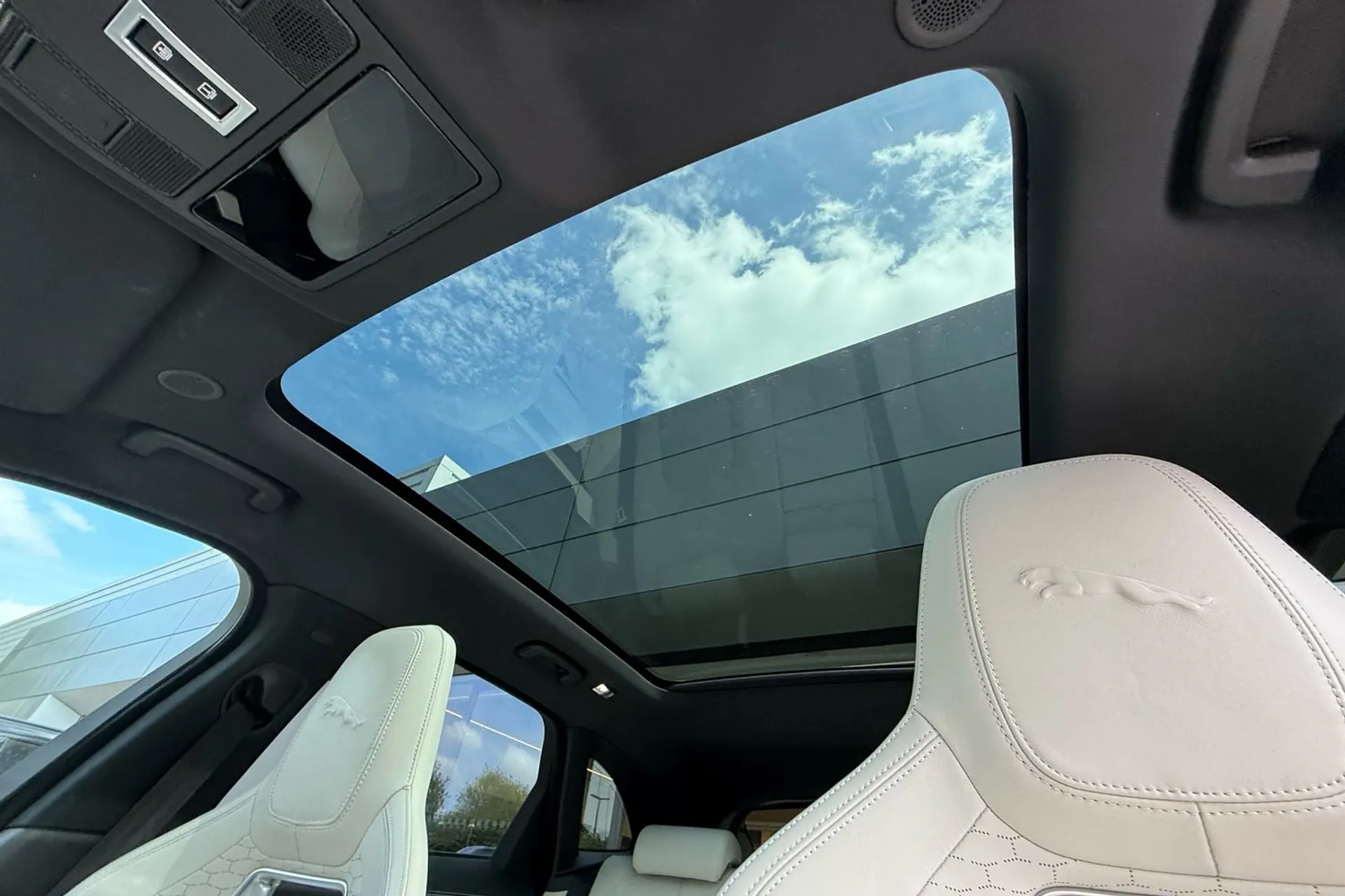 Jaguar F-PACE thumbnail image number 5