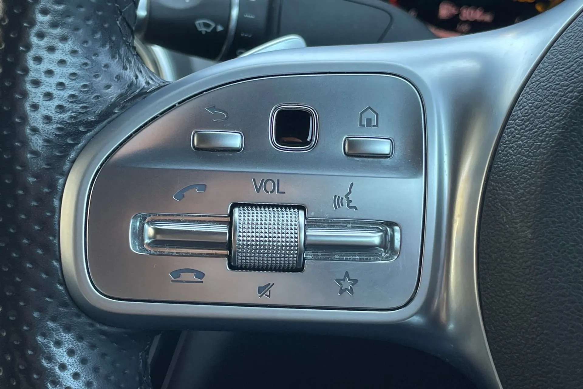 MERCEDES-BENZ C CLASS thumbnail image number 36